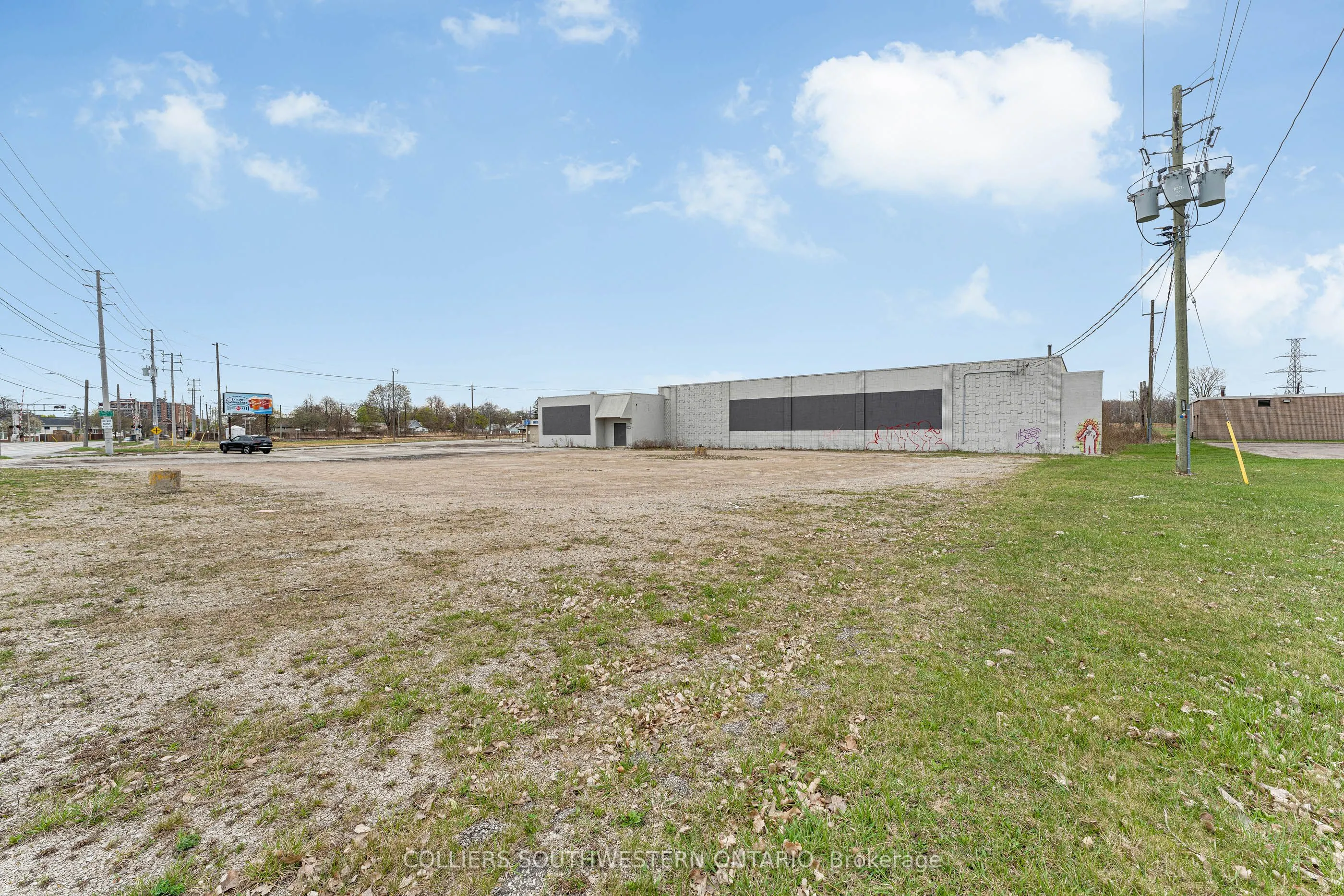 675 Tecumseh Road W