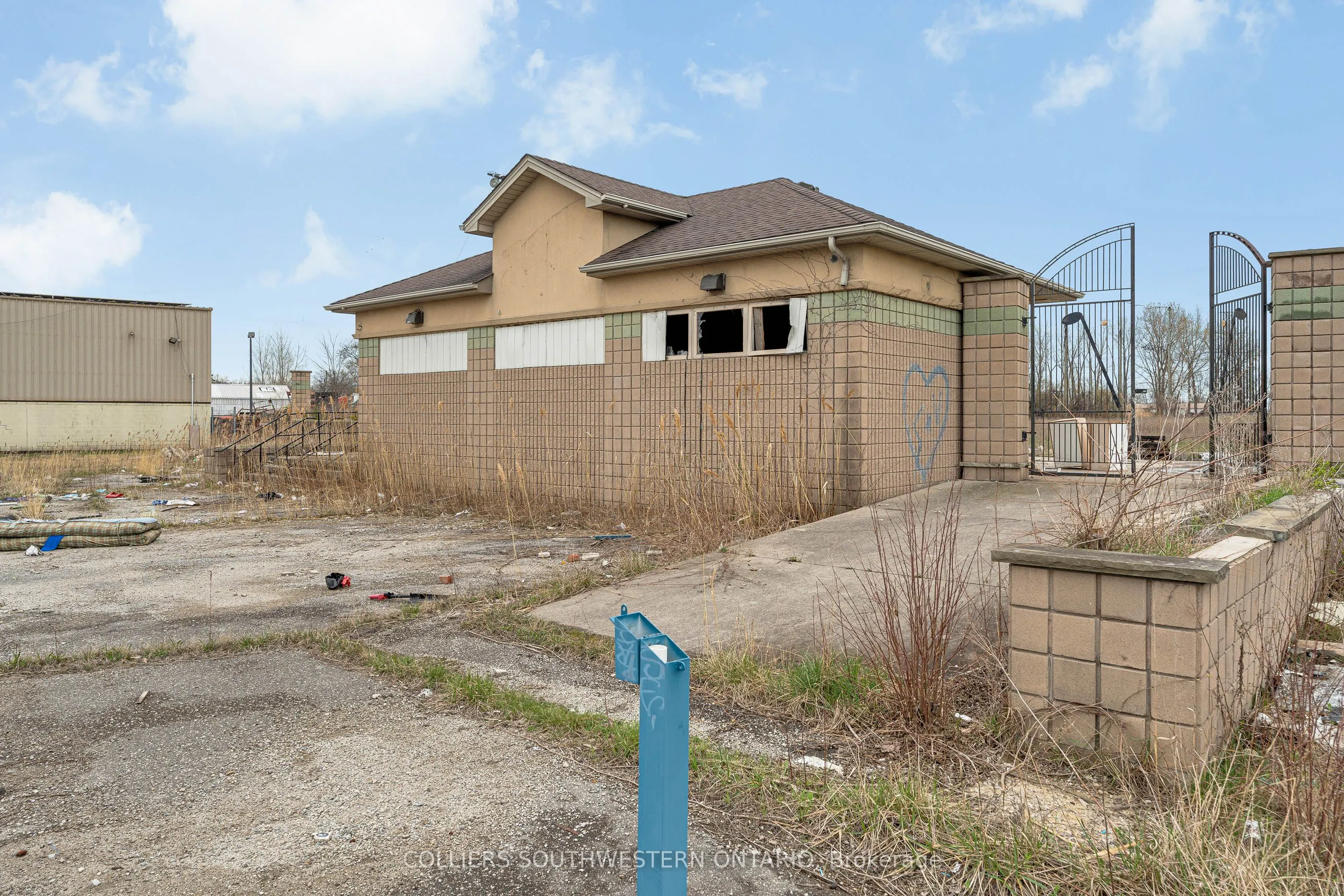 675 Tecumseh Road W