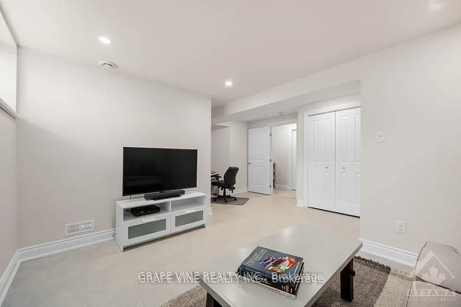 862 Oat Straw Way