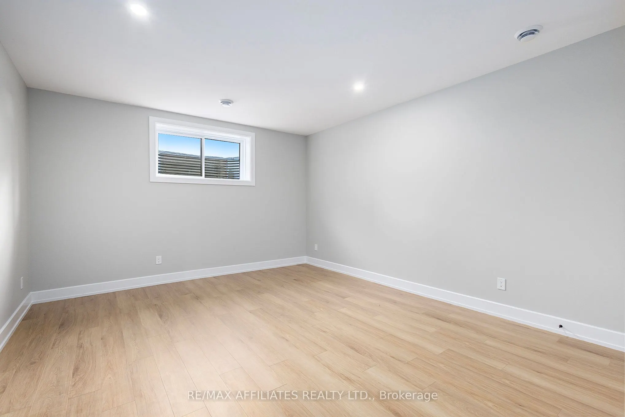 1353 DIAMOND Street