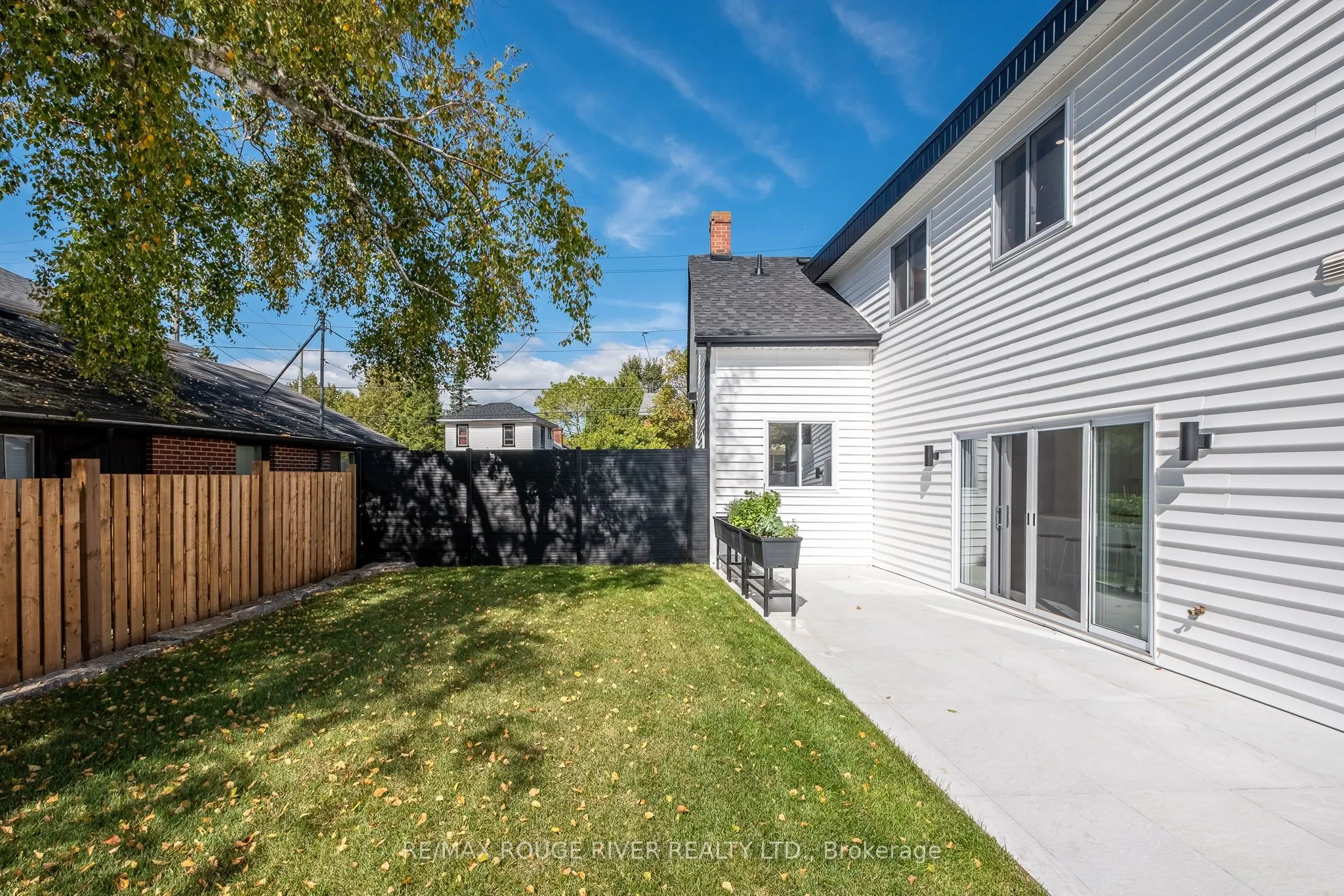 375 King Street W