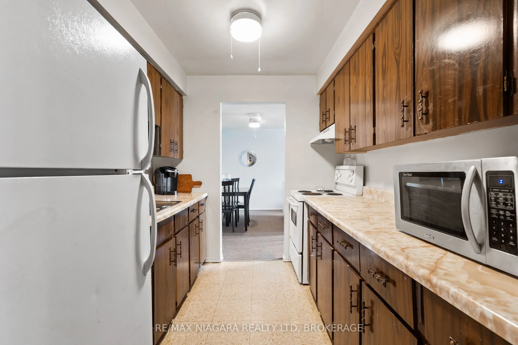 72 Main Street E, #323