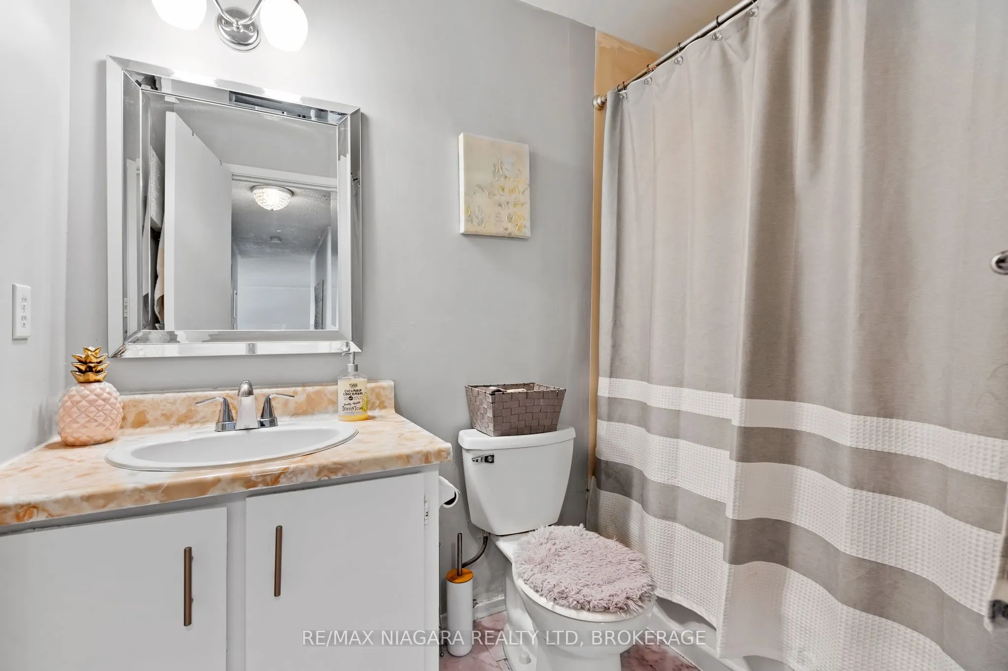 72 Main Street E, #323