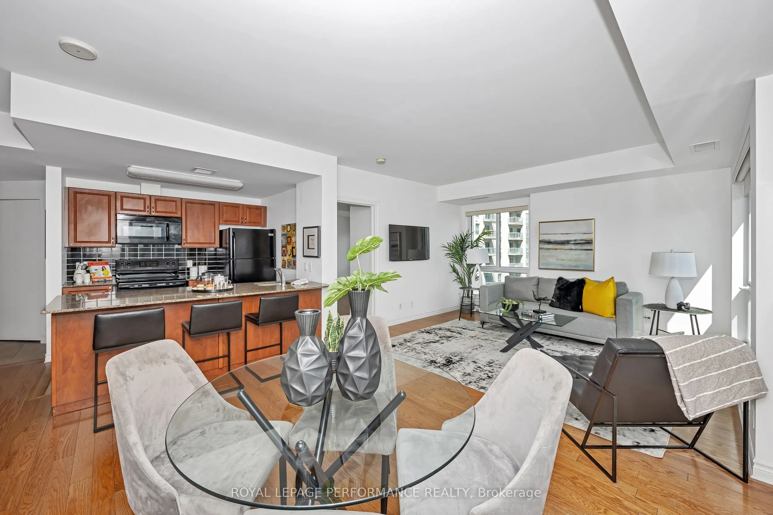 234 Rideau Street, #1907