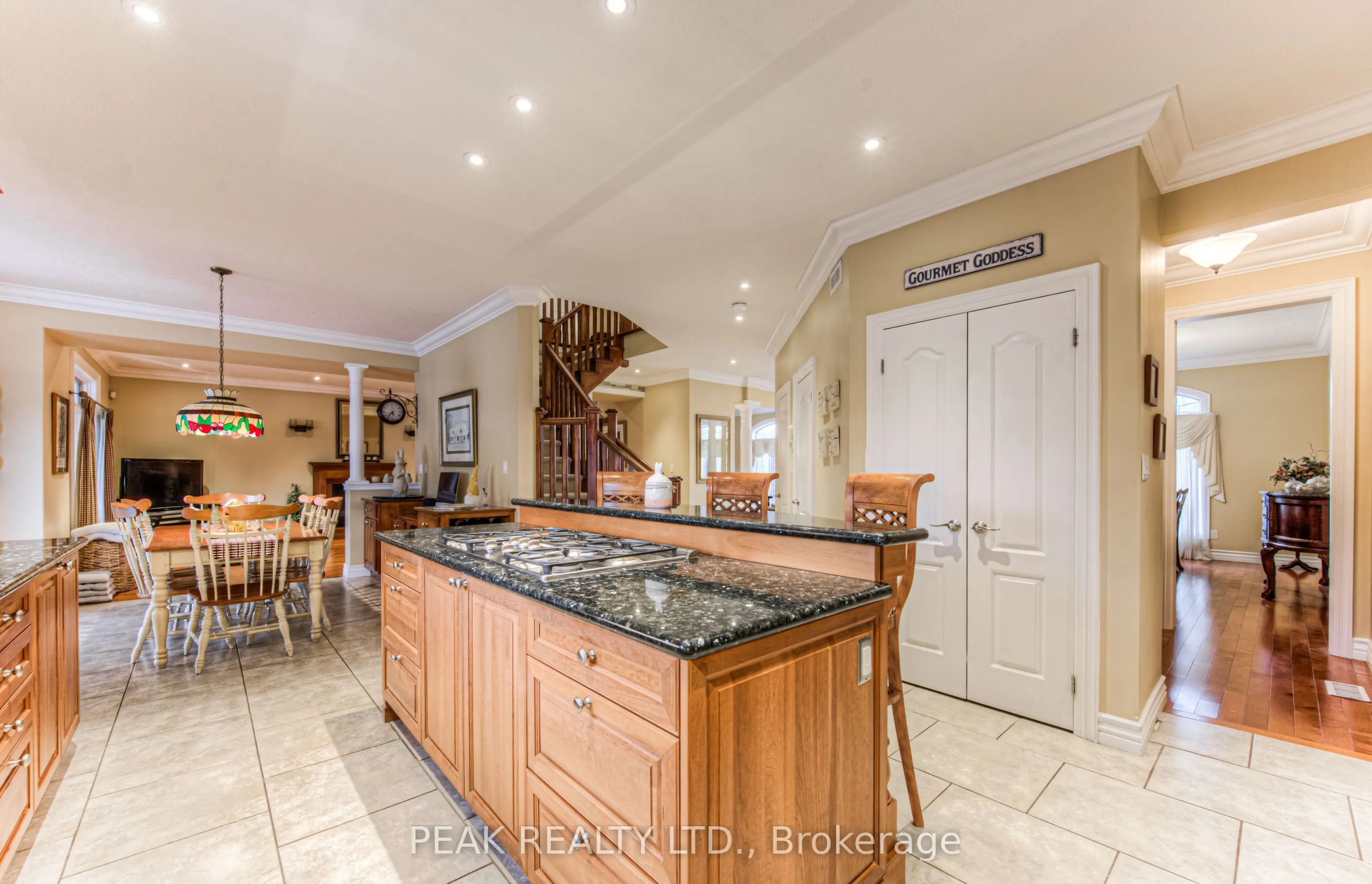 7 John Ross Court
