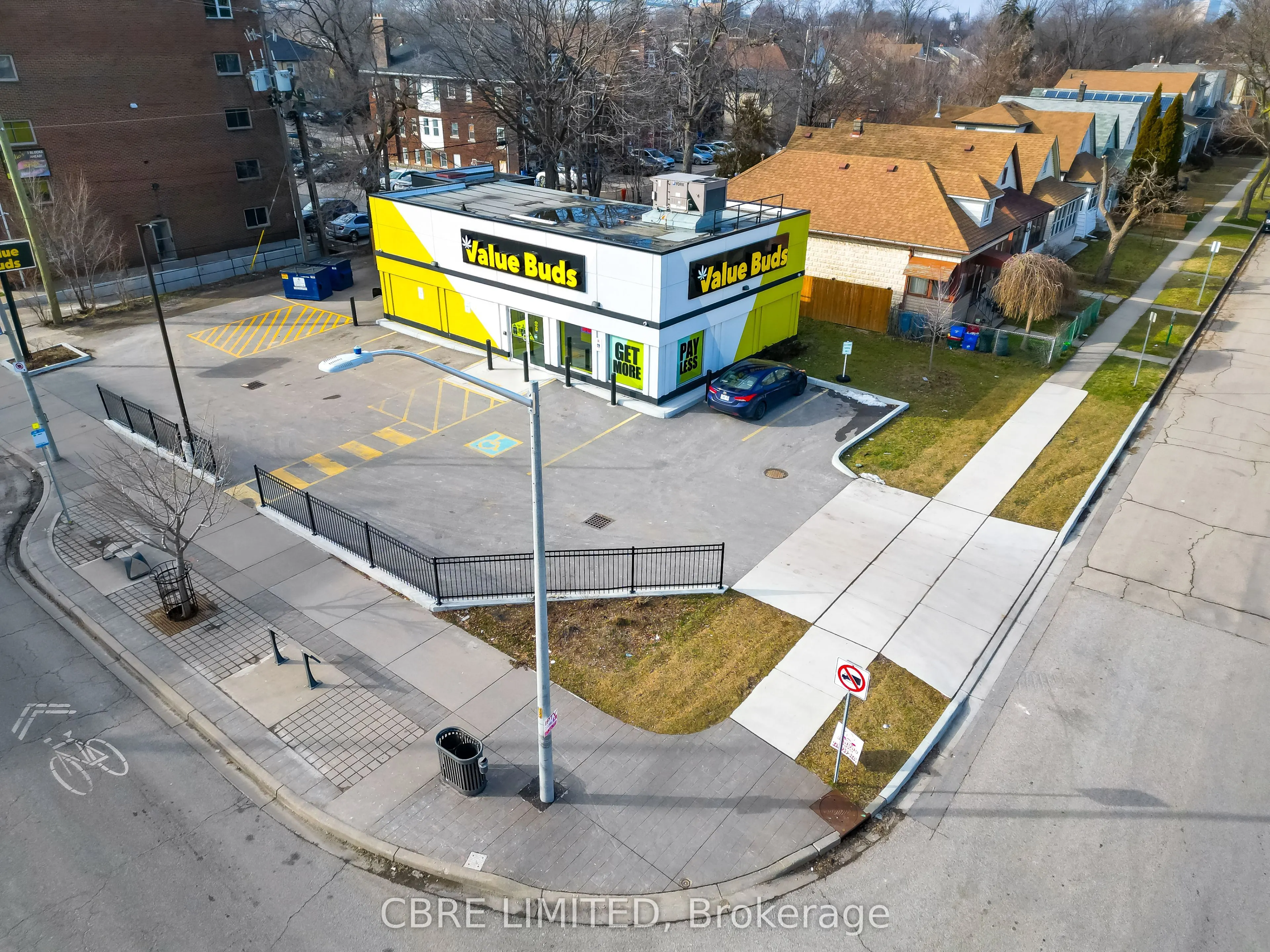 1916 Wyandotte Street W
