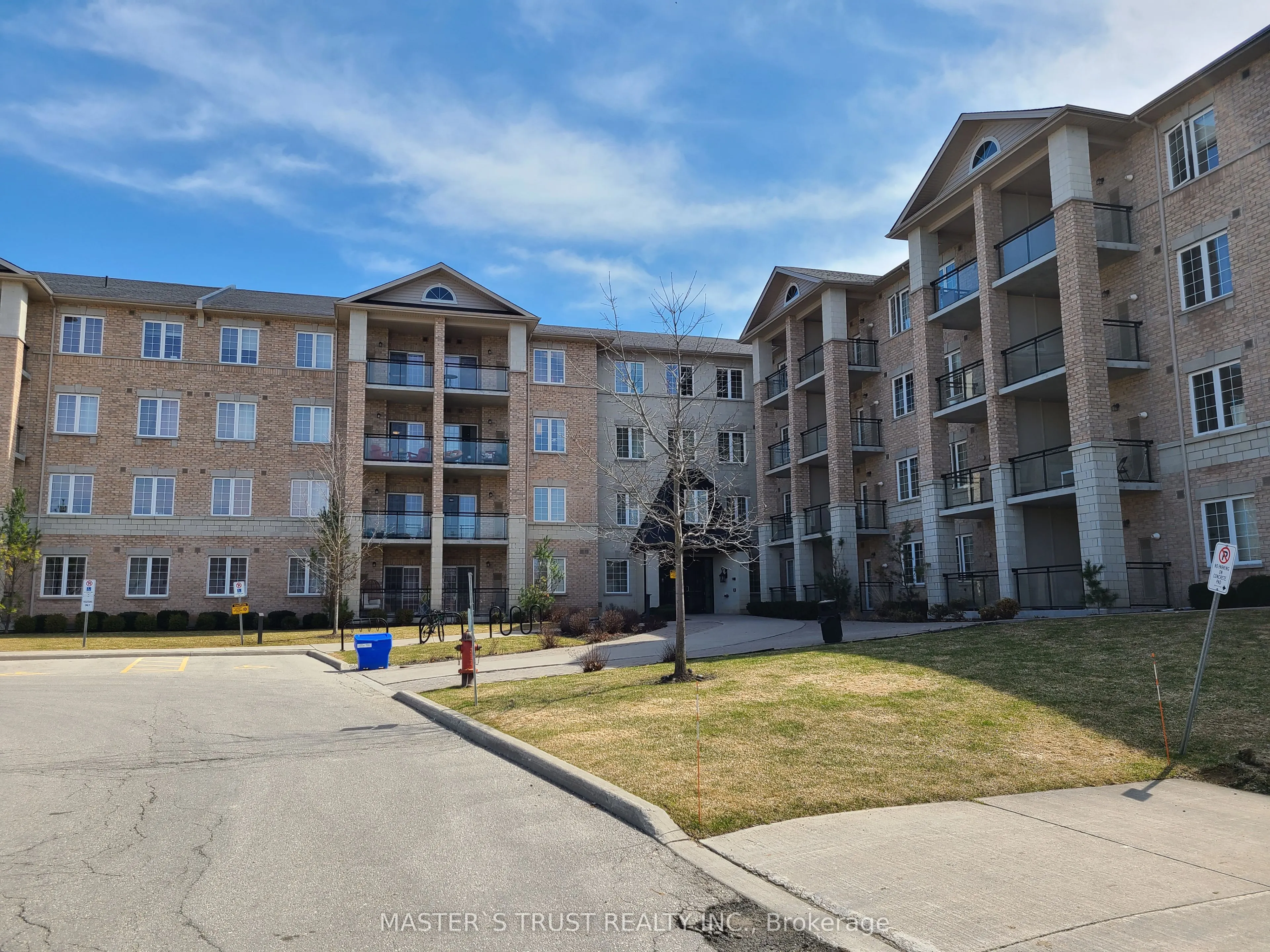 1077 Gordon Street, #323