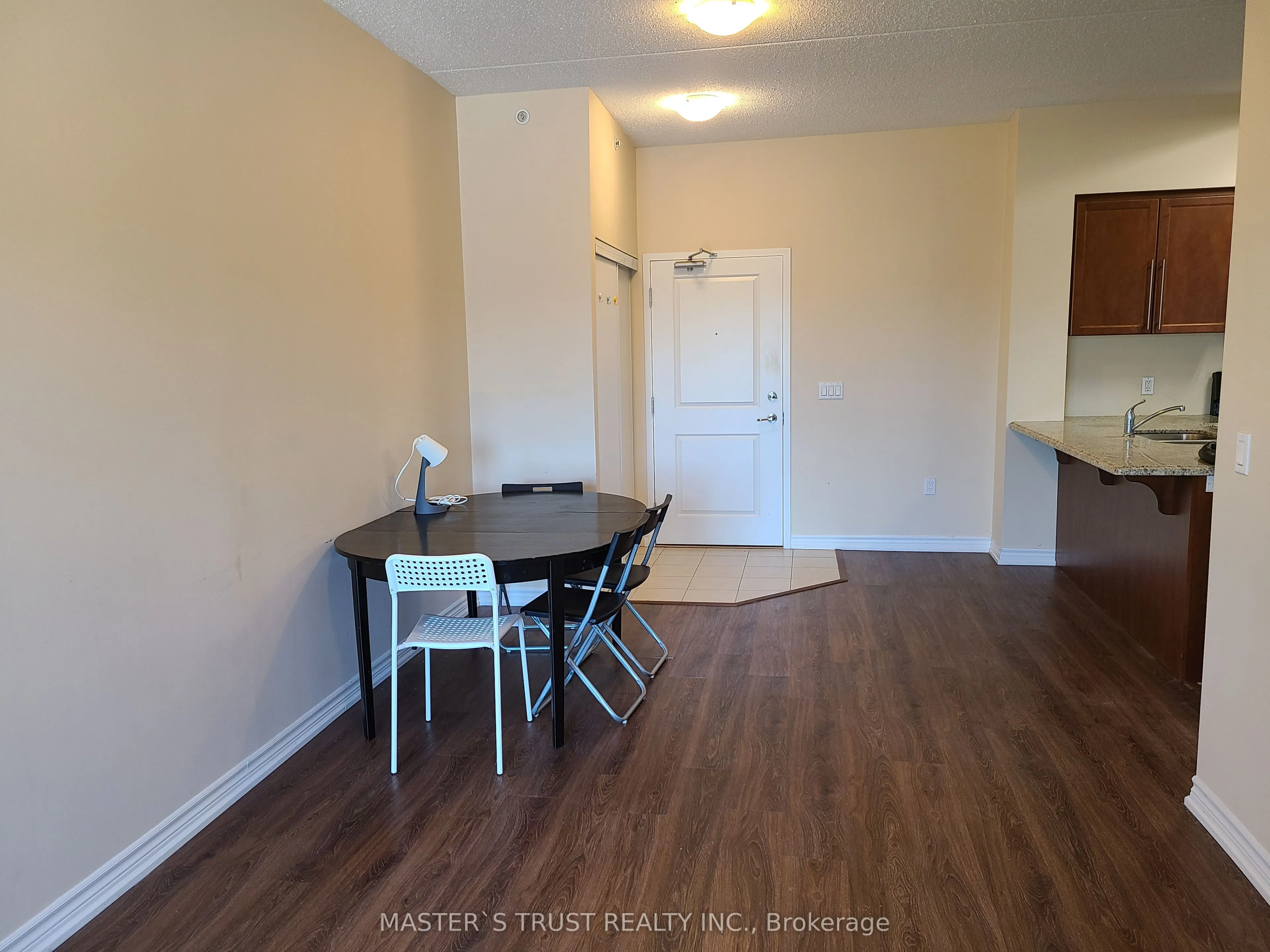 1077 Gordon Street, #323