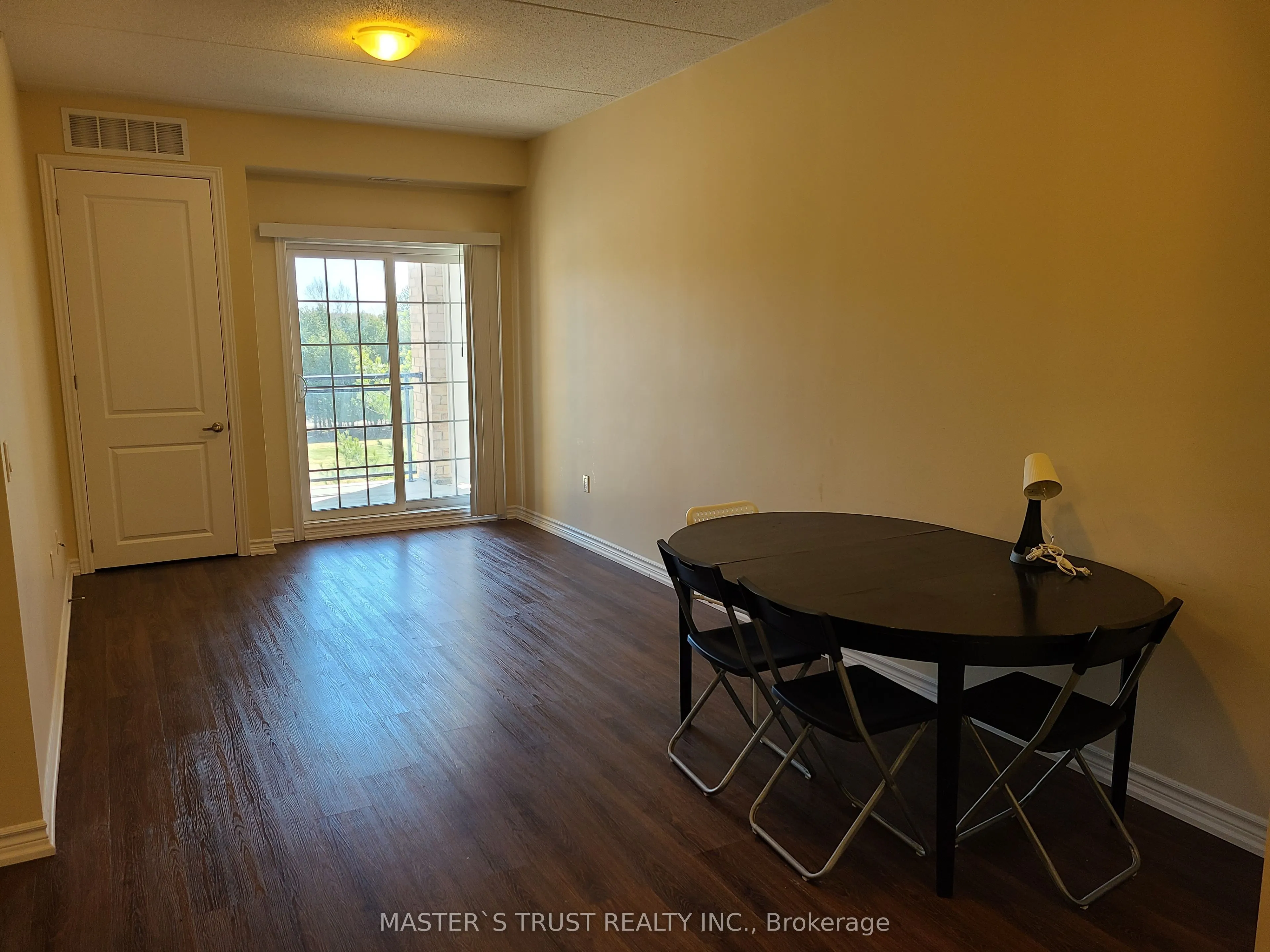 1077 Gordon Street, #323