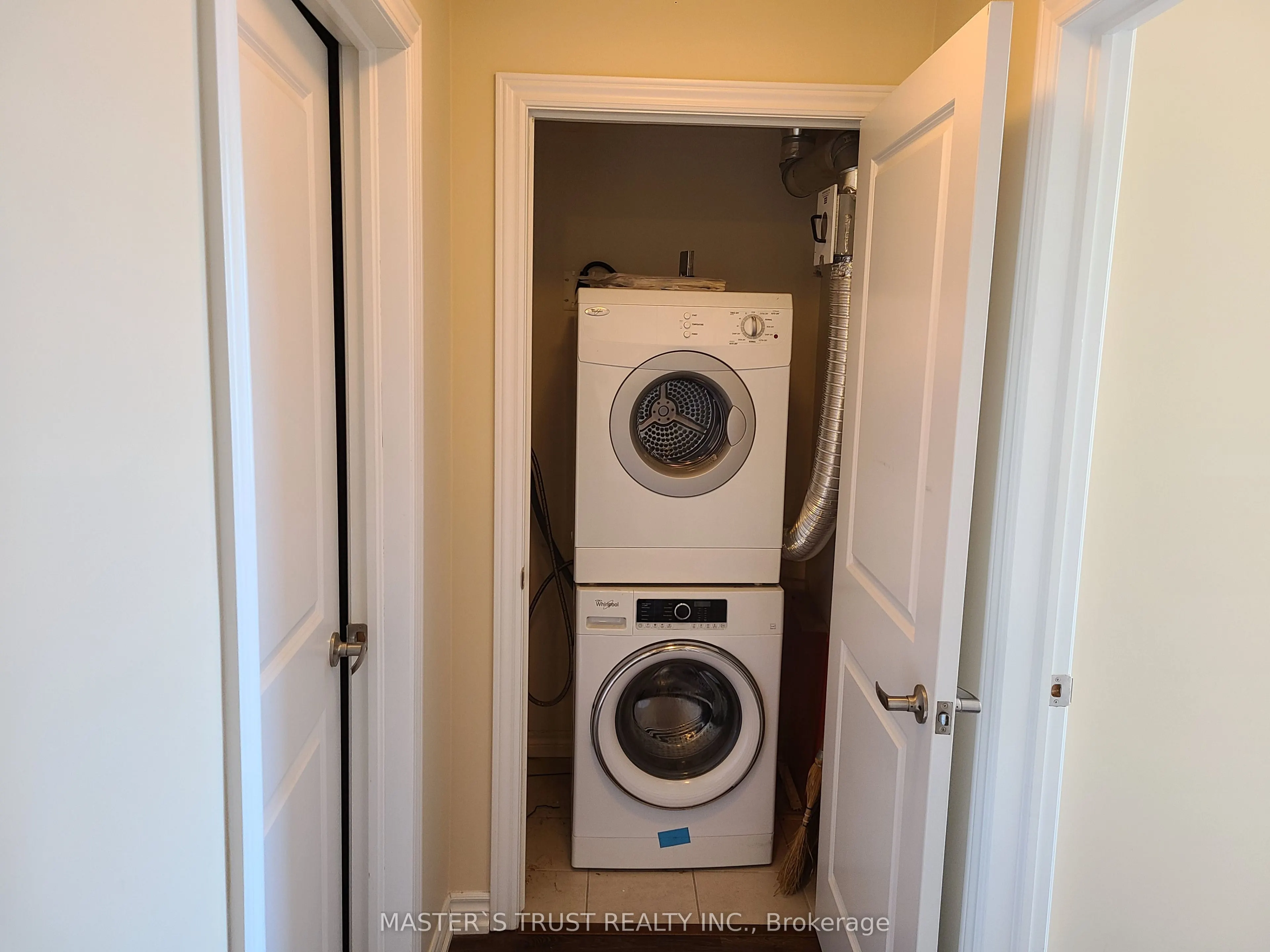 1077 Gordon Street, #323