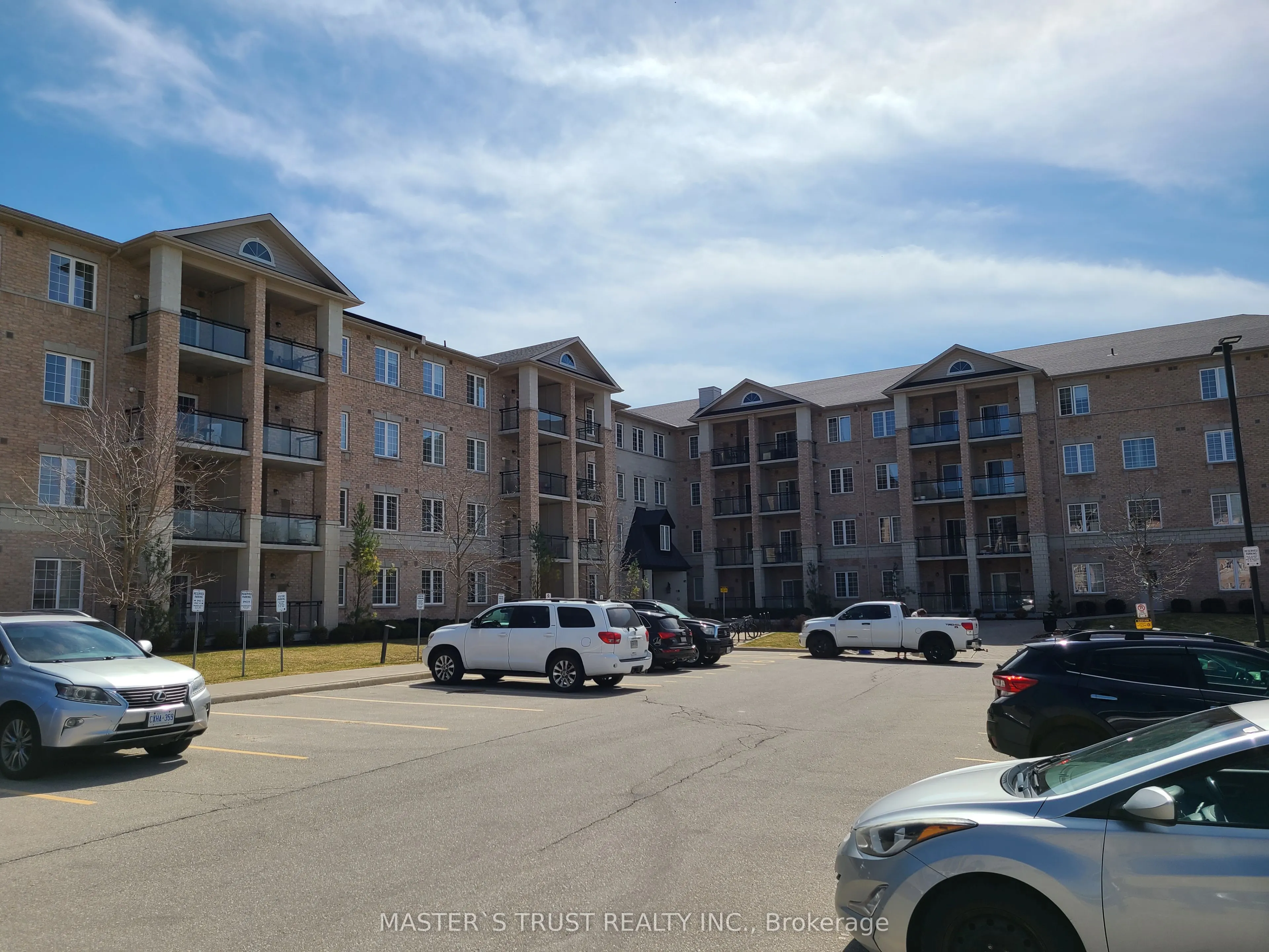 1077 Gordon Street, #323