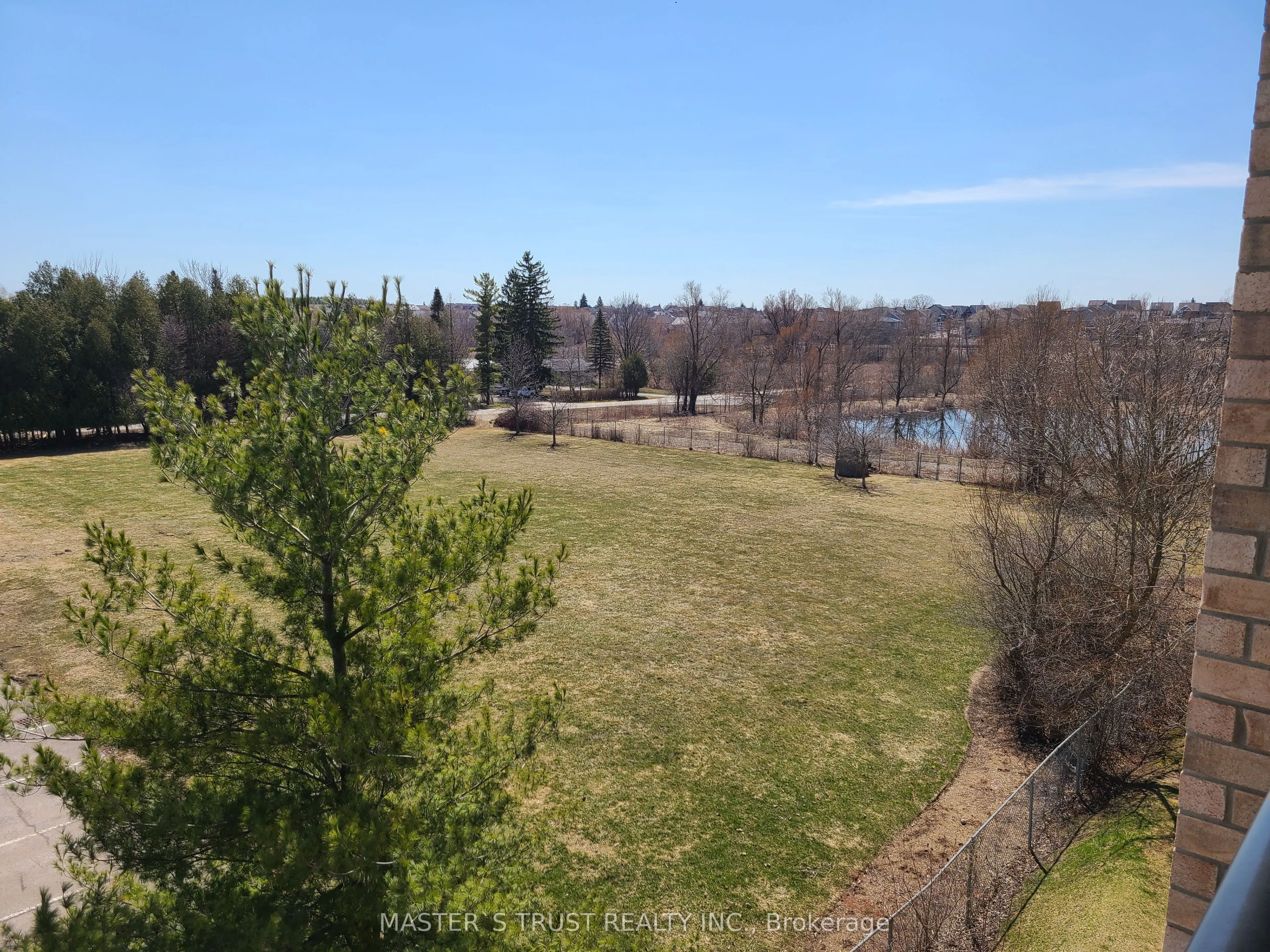 1077 Gordon Street, #323