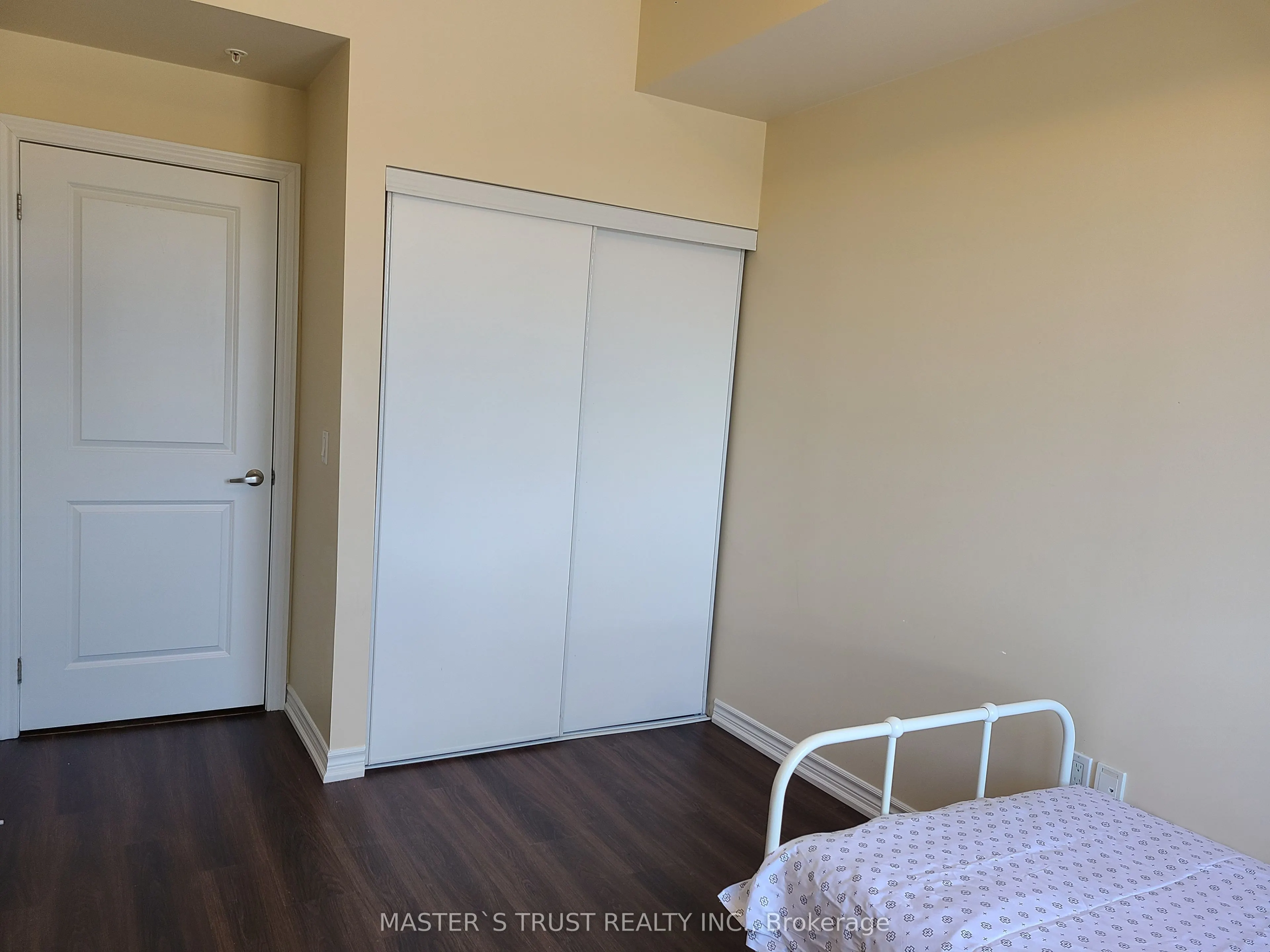 1077 Gordon Street, #323