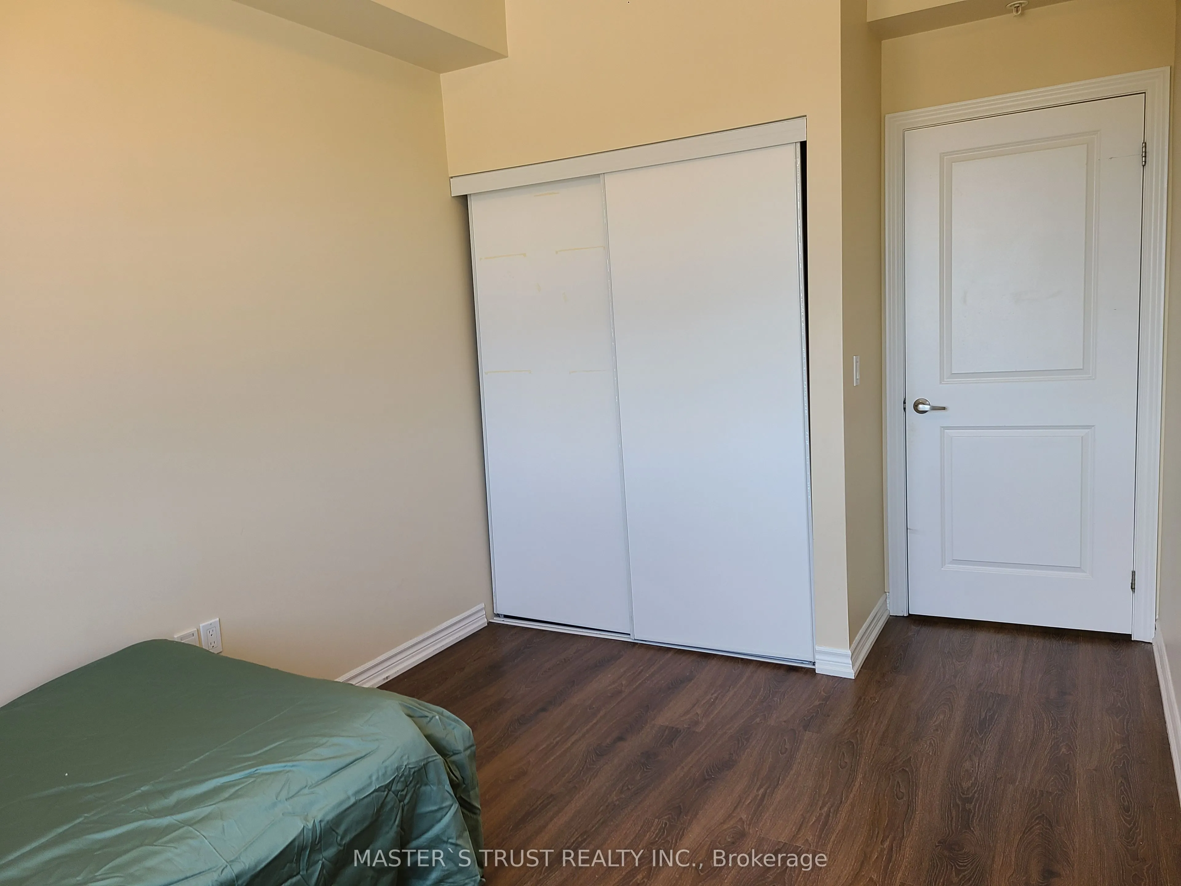 1077 Gordon Street, #323