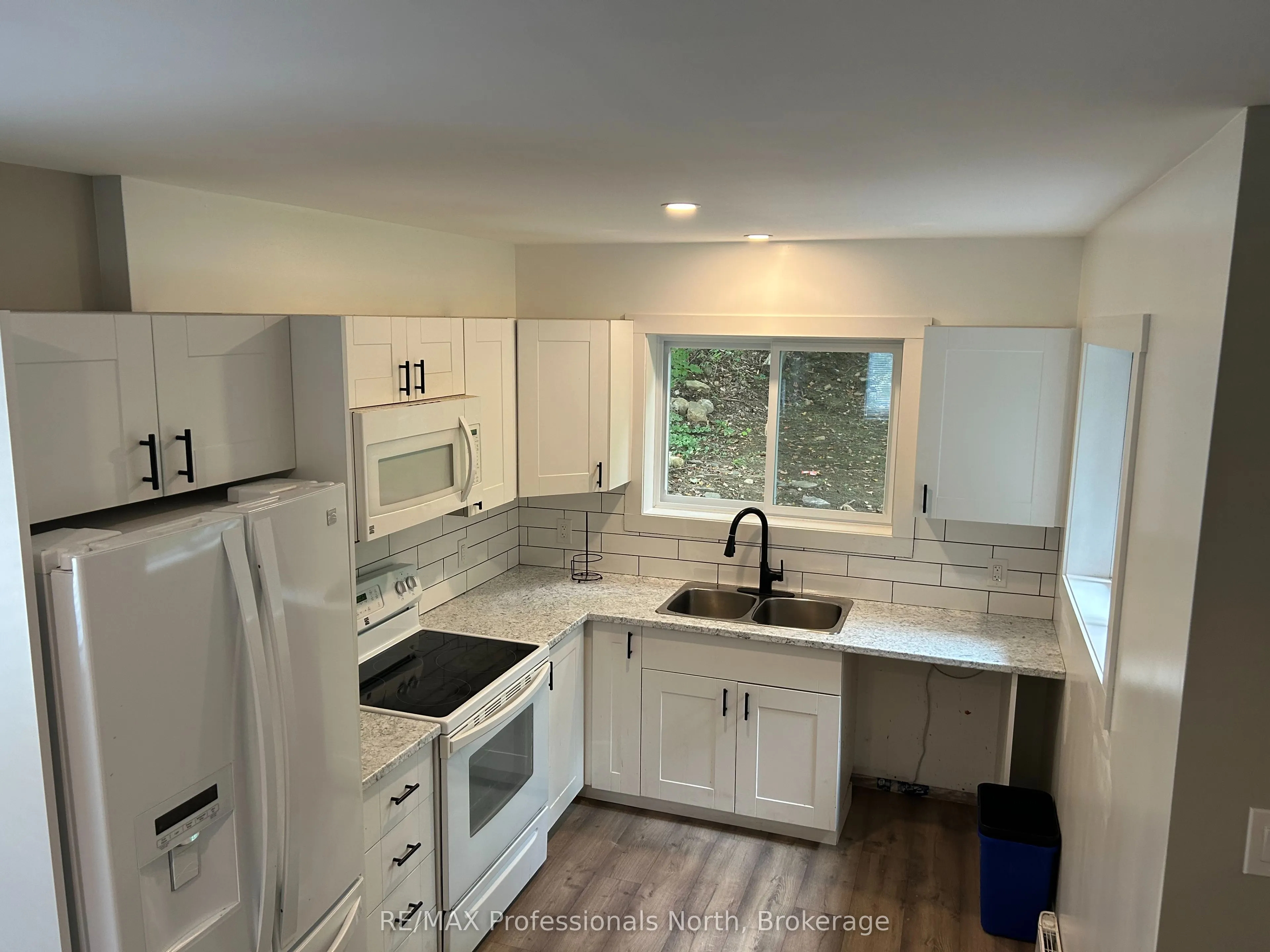 187 MAIN Street W