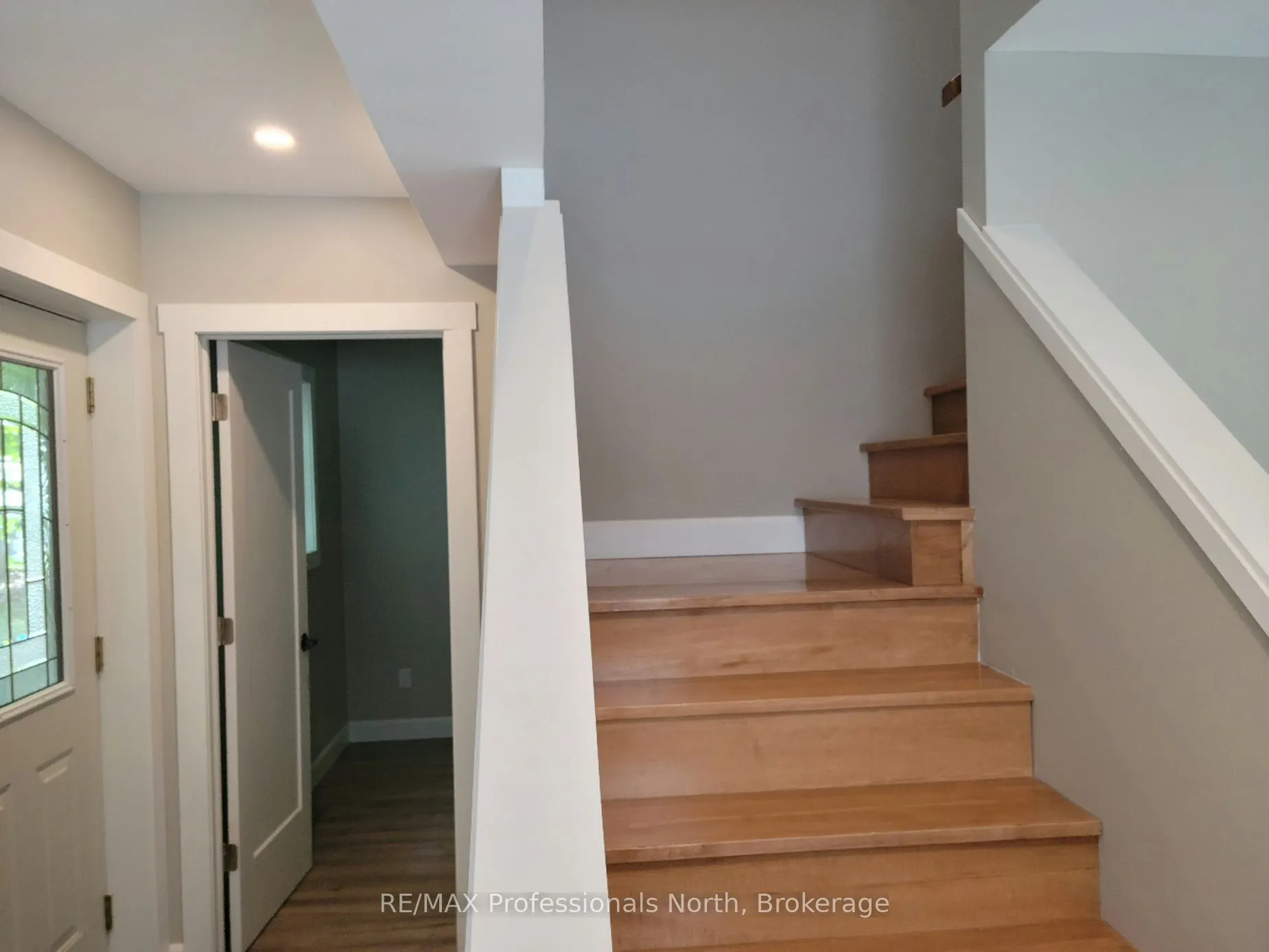 187 MAIN Street W
