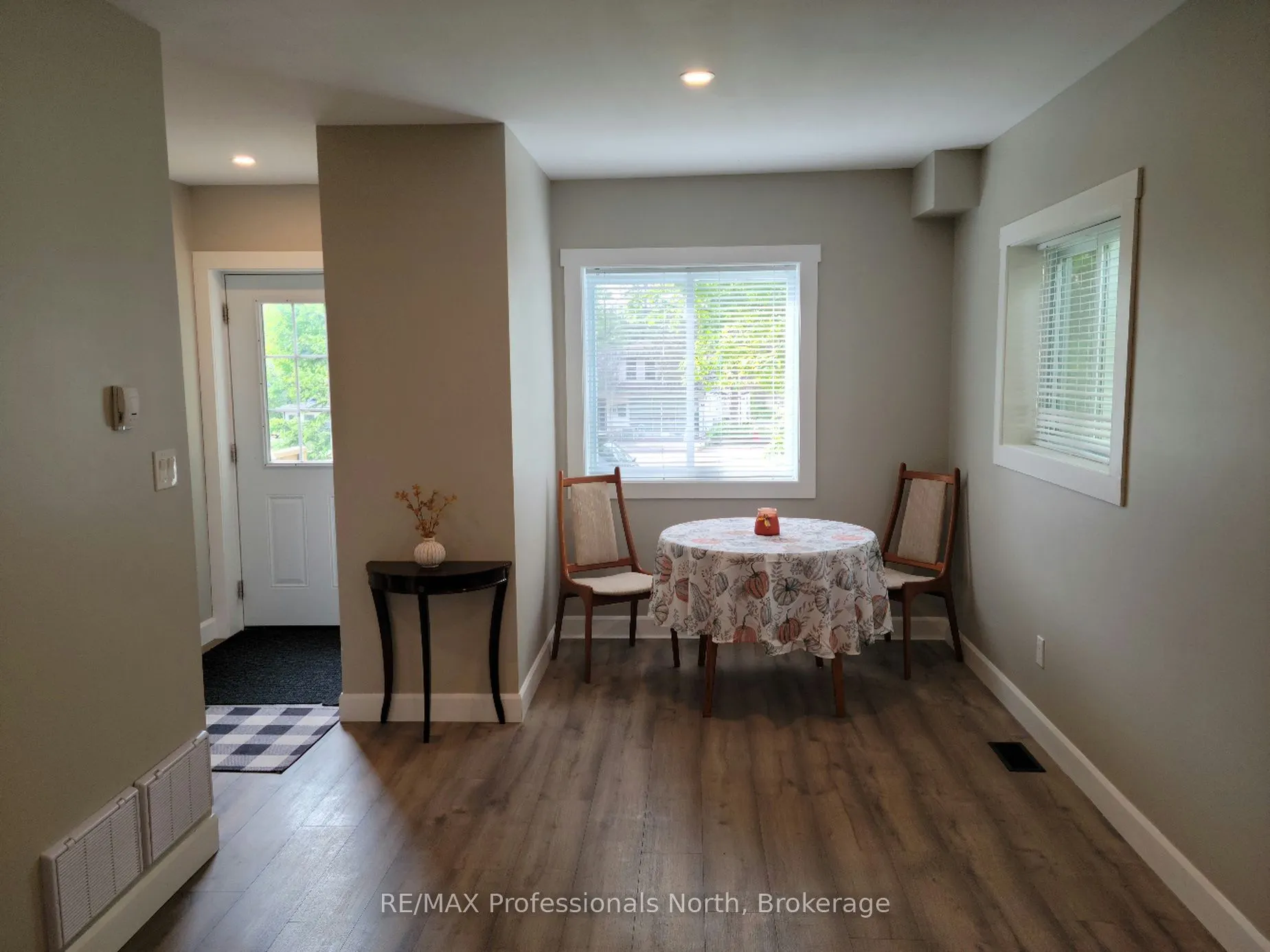 187 MAIN Street W