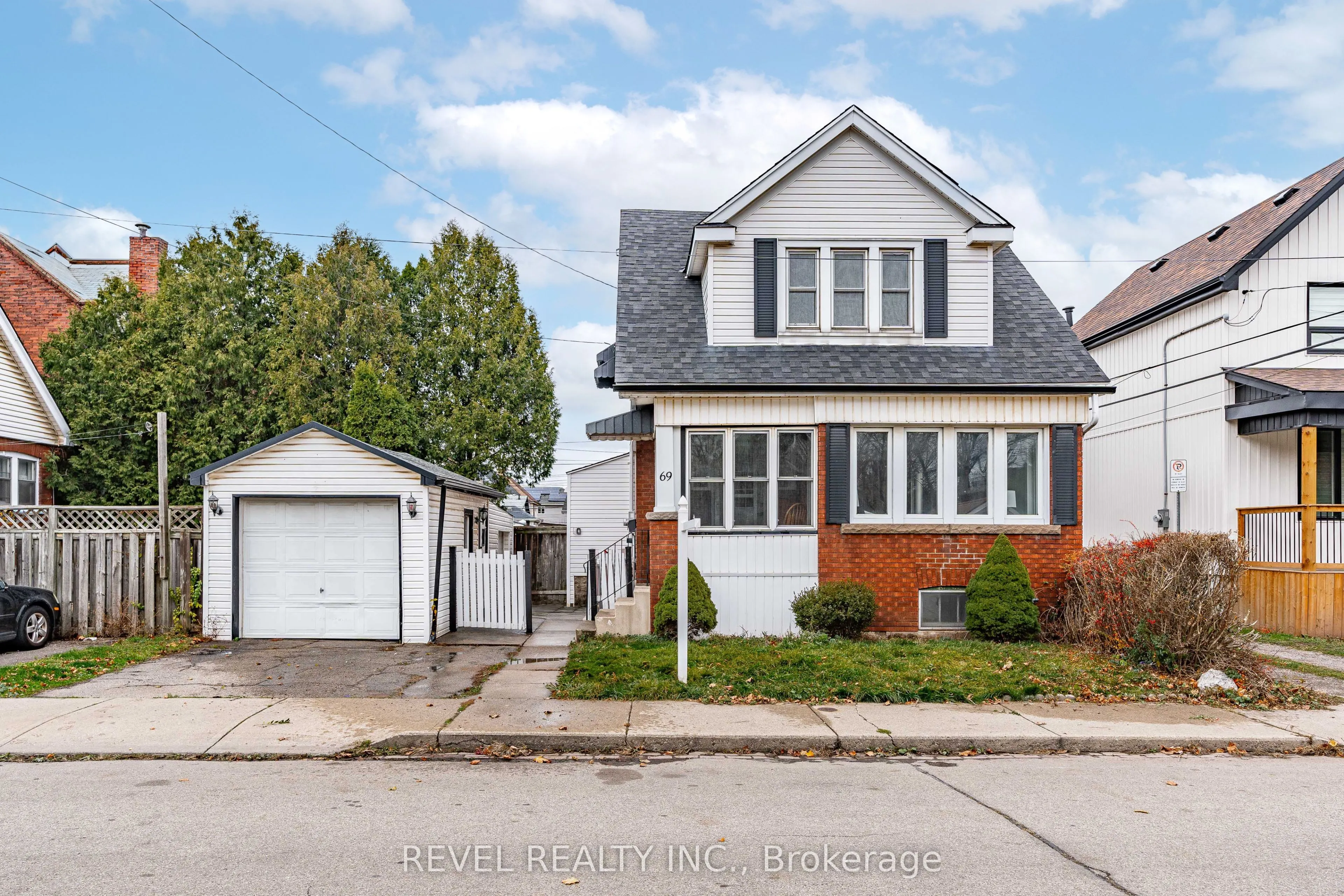 69 Roxborough Avenue