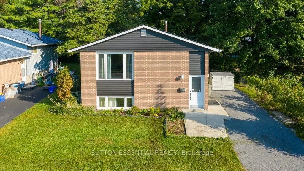 64 WOODSTONE Crescent