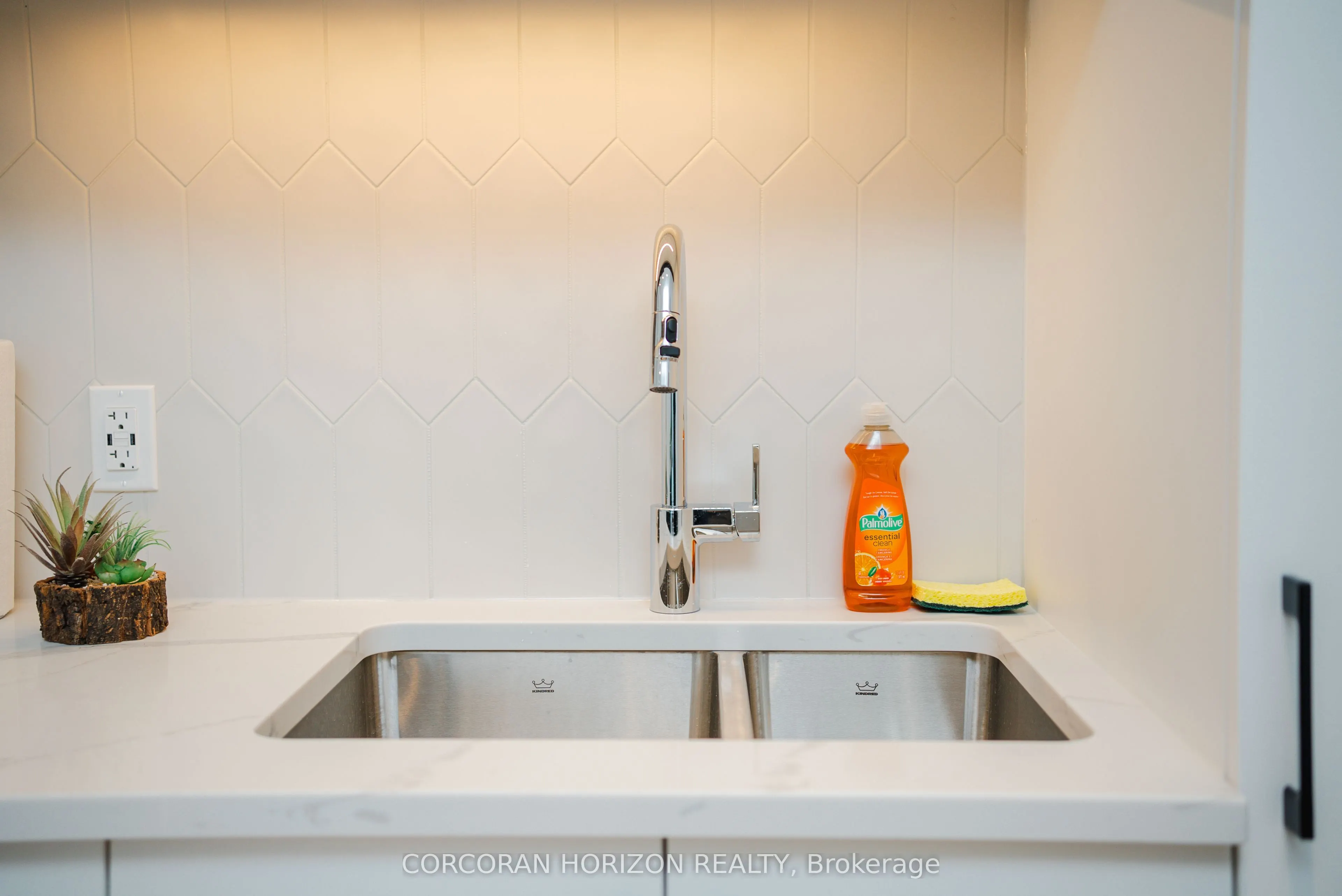 741 King Street W #1807