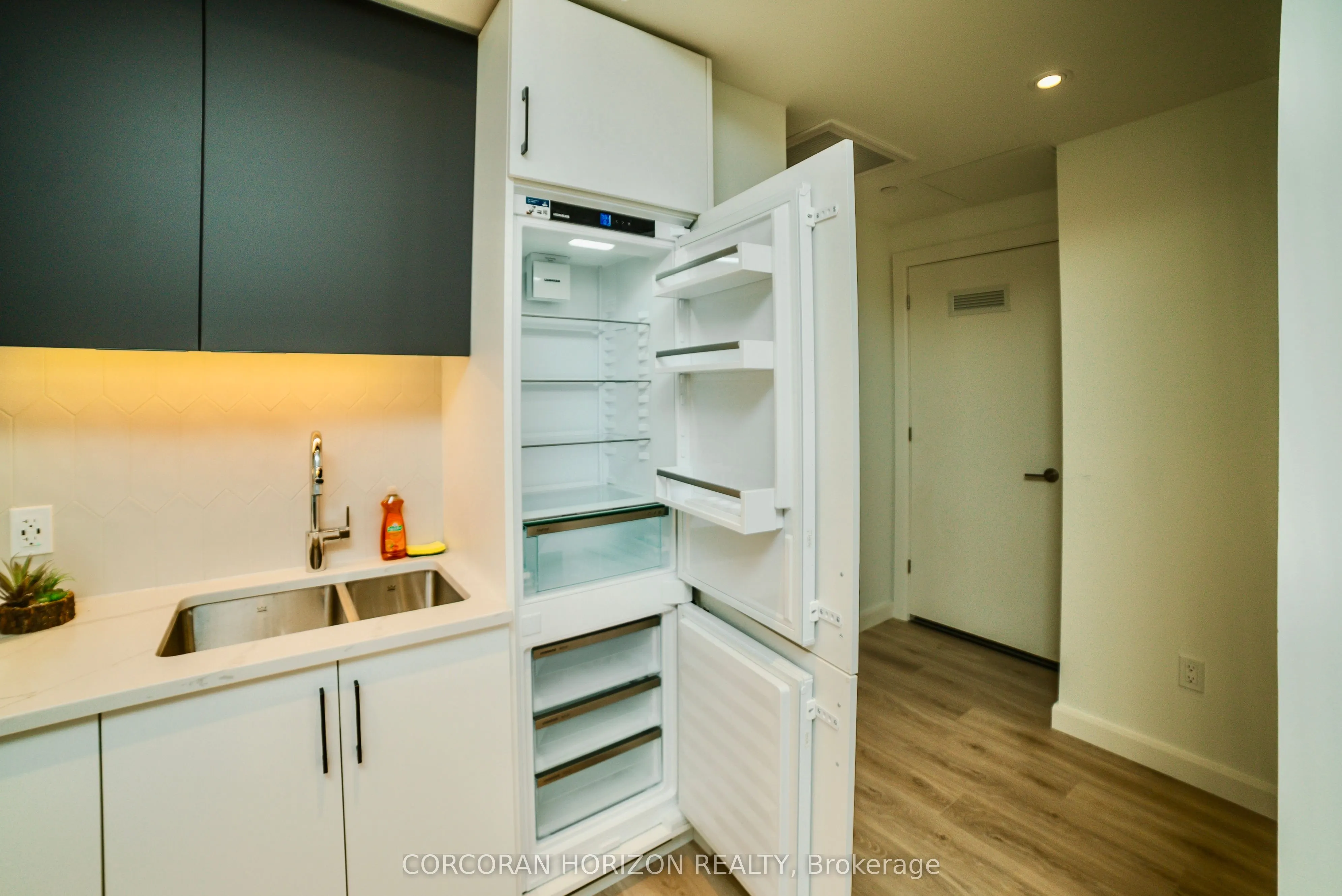 741 King Street W #1807