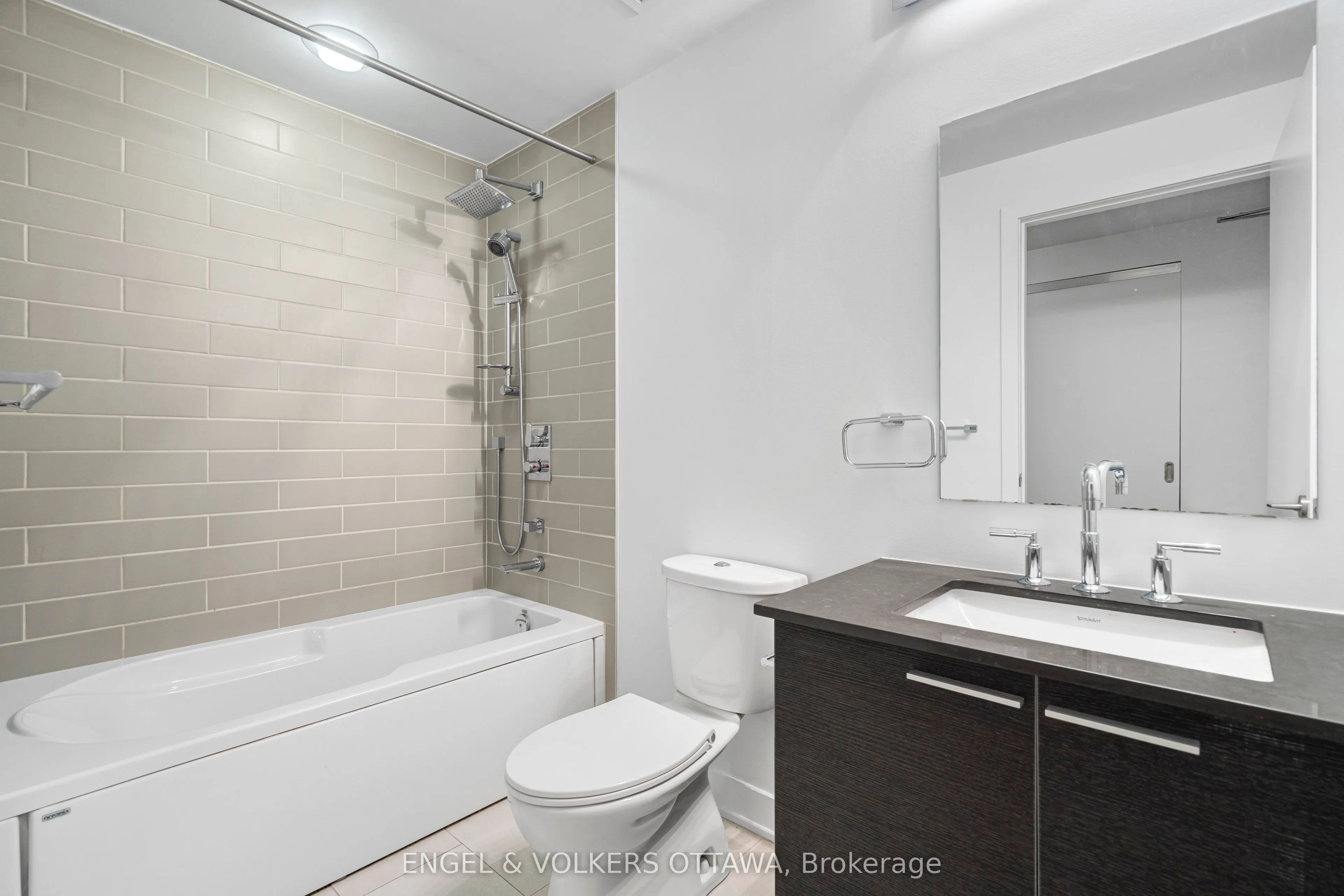 354 GLADSTONE Avenue #205