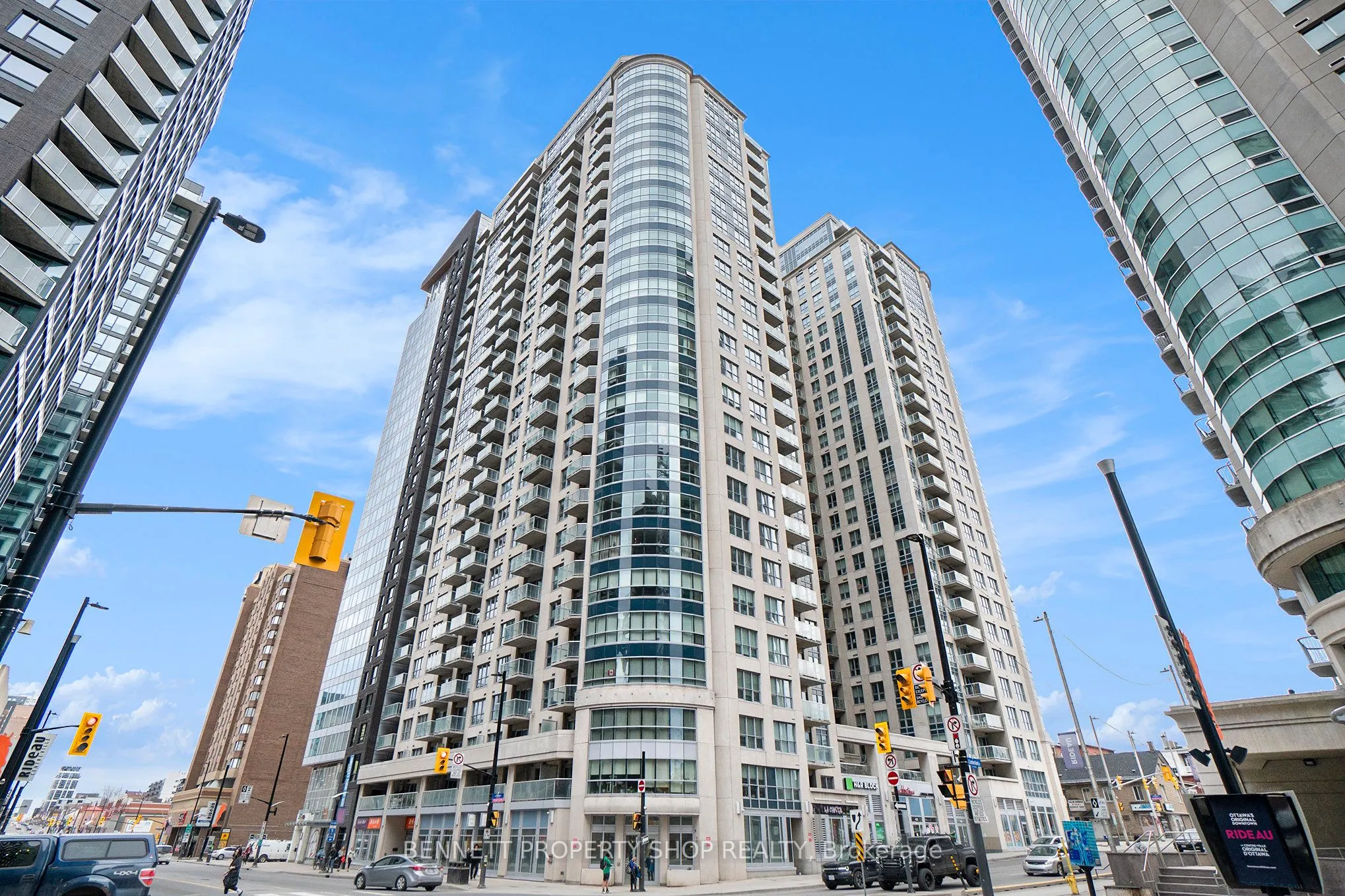 242 Rideau Street, #807