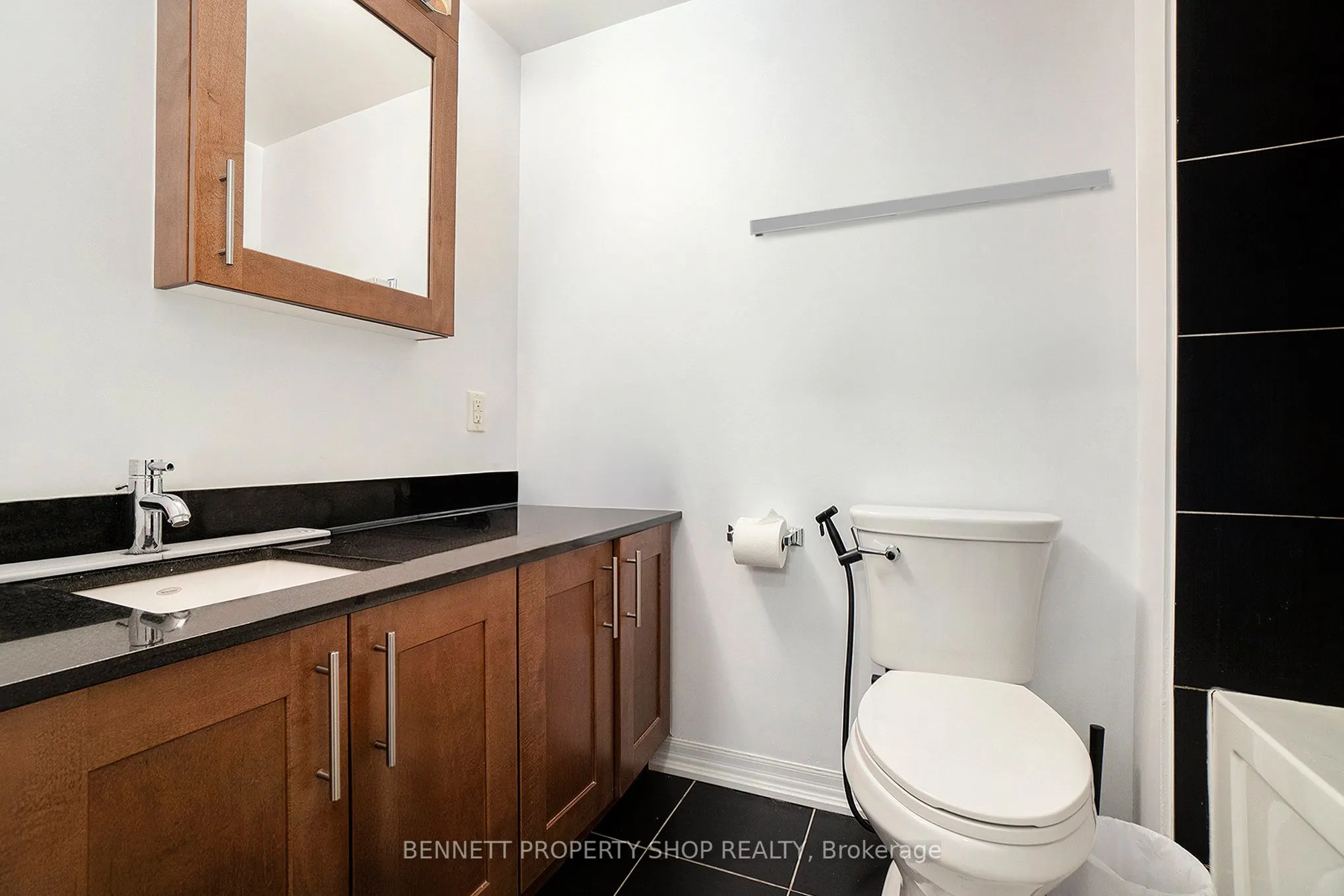 242 Rideau Street, #807