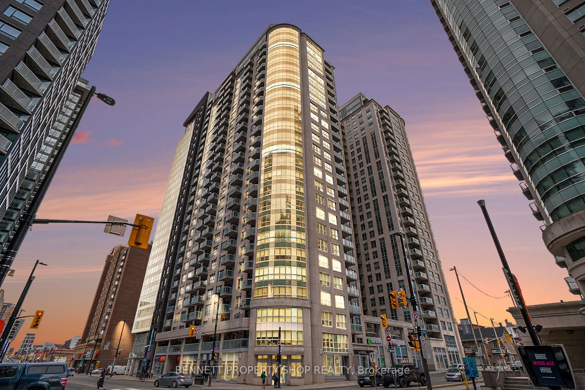 242 Rideau Street, #807