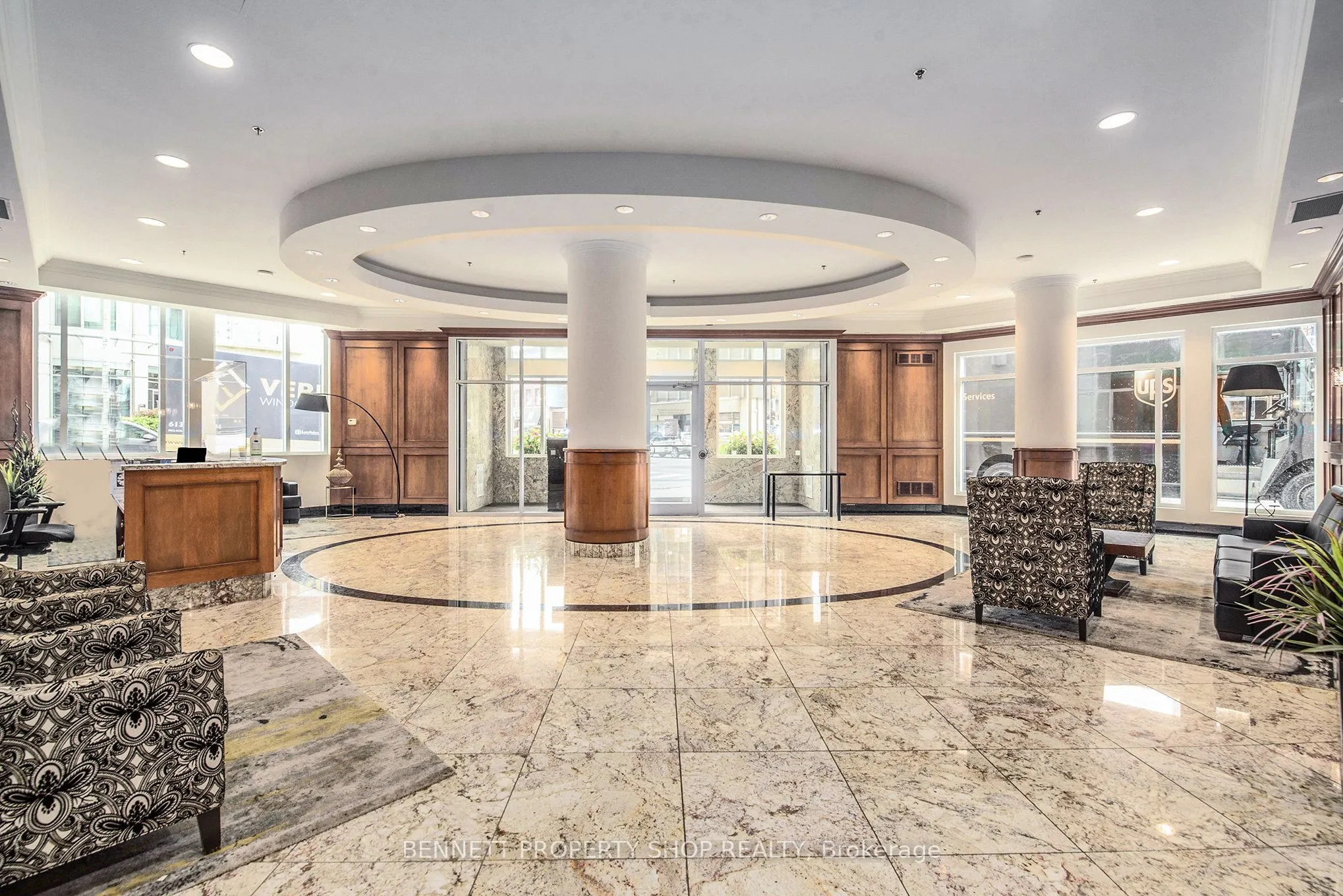 242 Rideau Street, #807