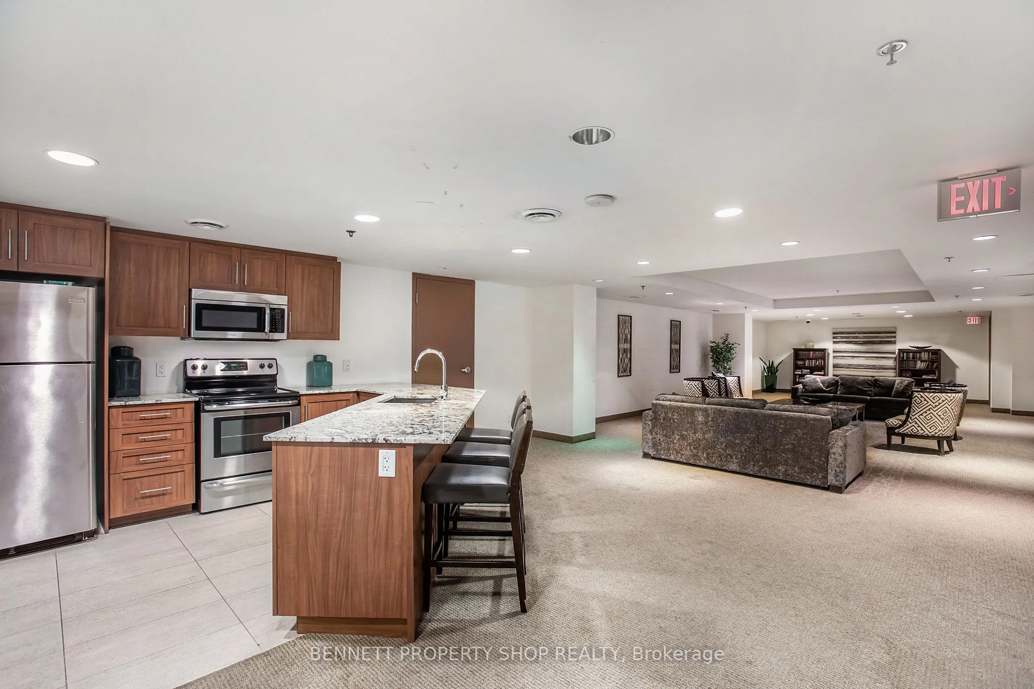 242 Rideau Street, #807
