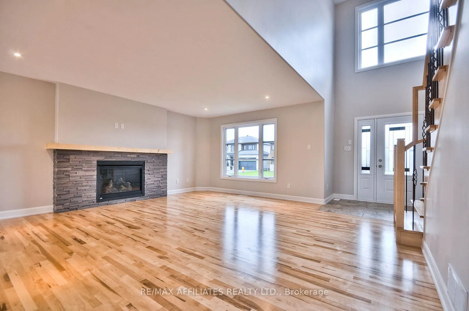 619 Geneva Crescent