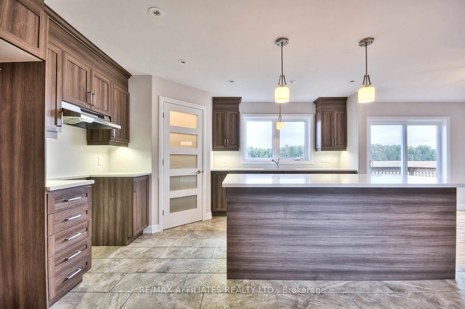 619 Geneva Crescent