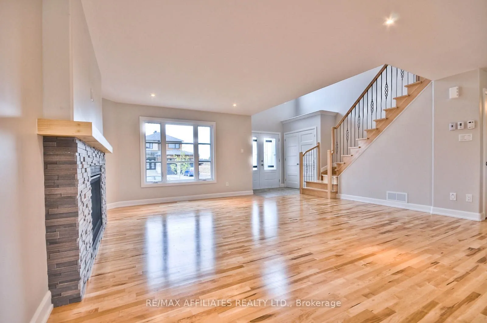 619 Geneva Crescent