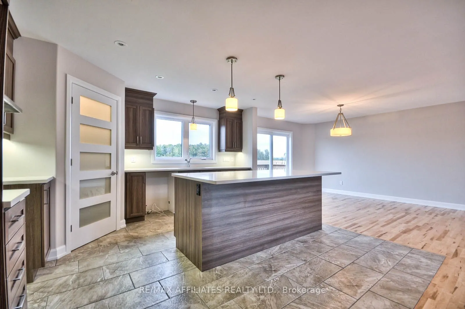 619 Geneva Crescent