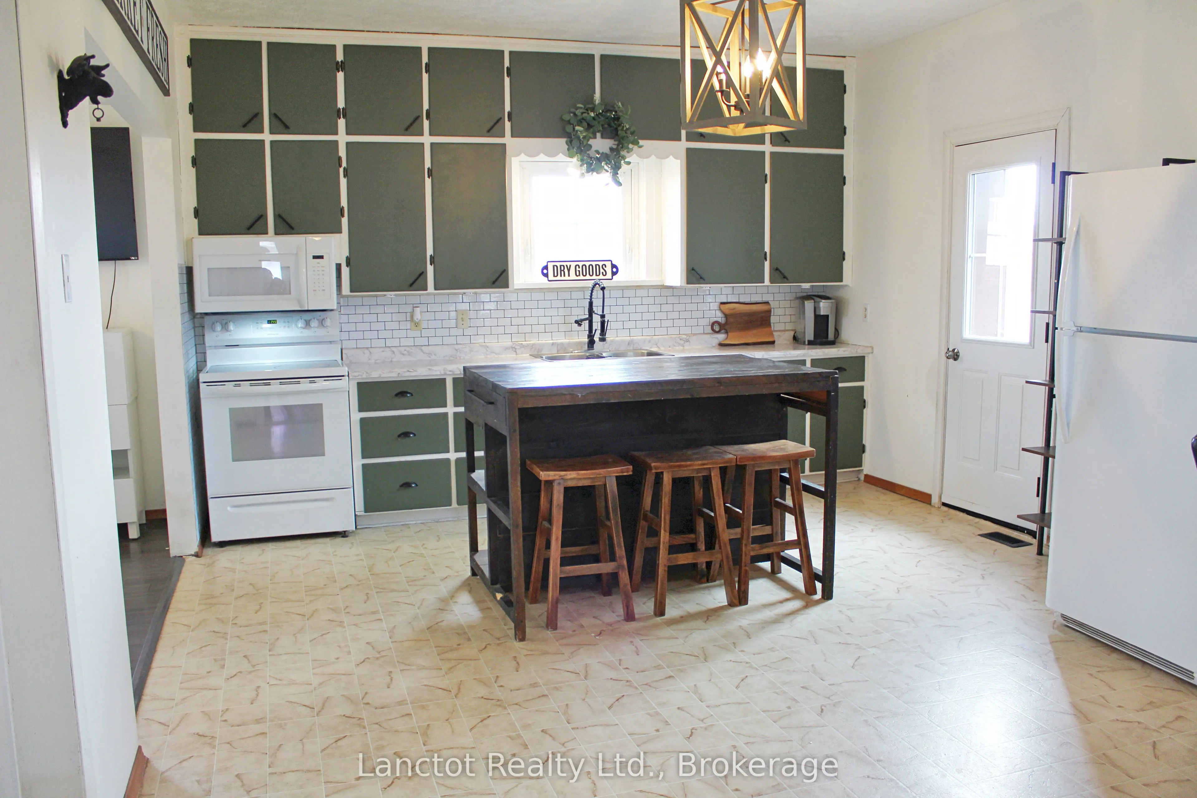 402558 Grey Road 17