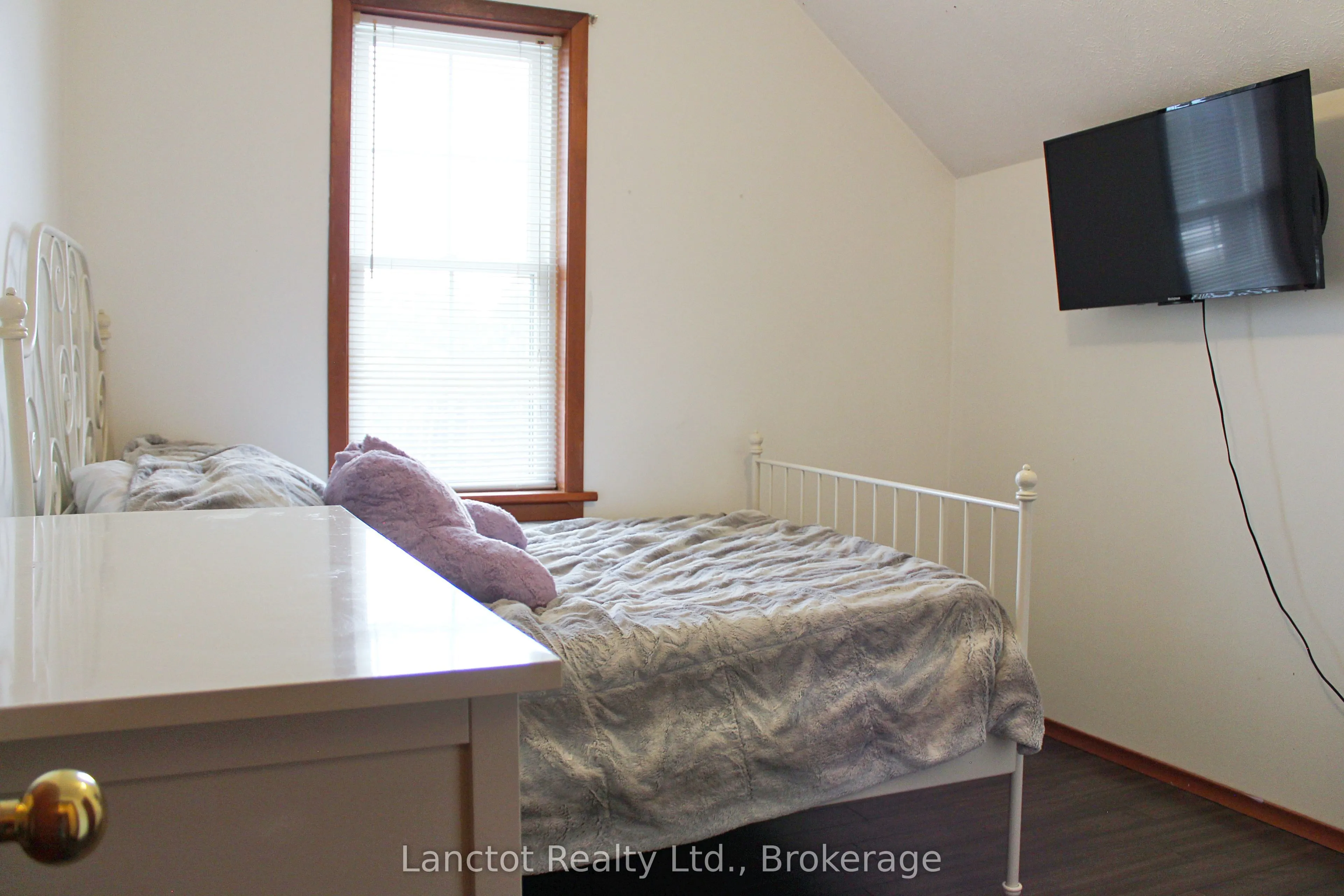 402558 Grey Road 17