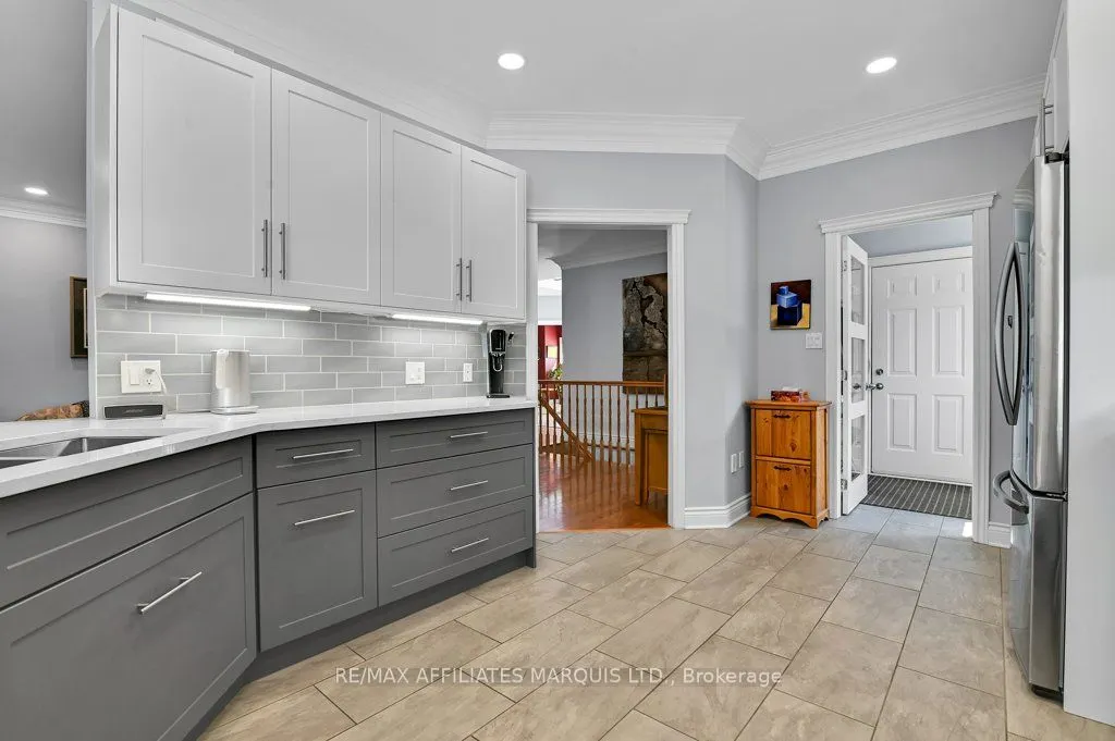6798 RIVERVIEW Drive