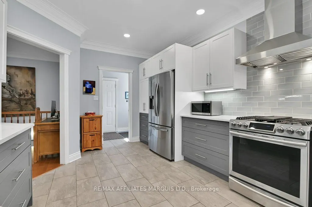 6798 RIVERVIEW Drive
