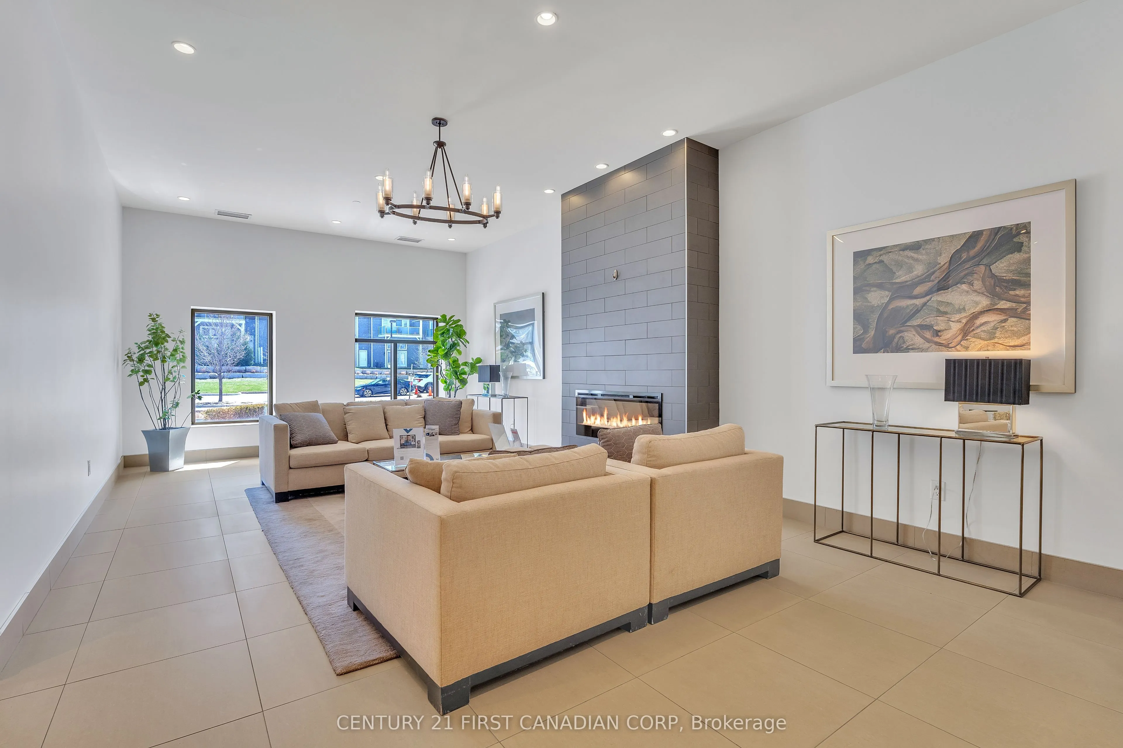 240 Villagewalk Boulevard #812