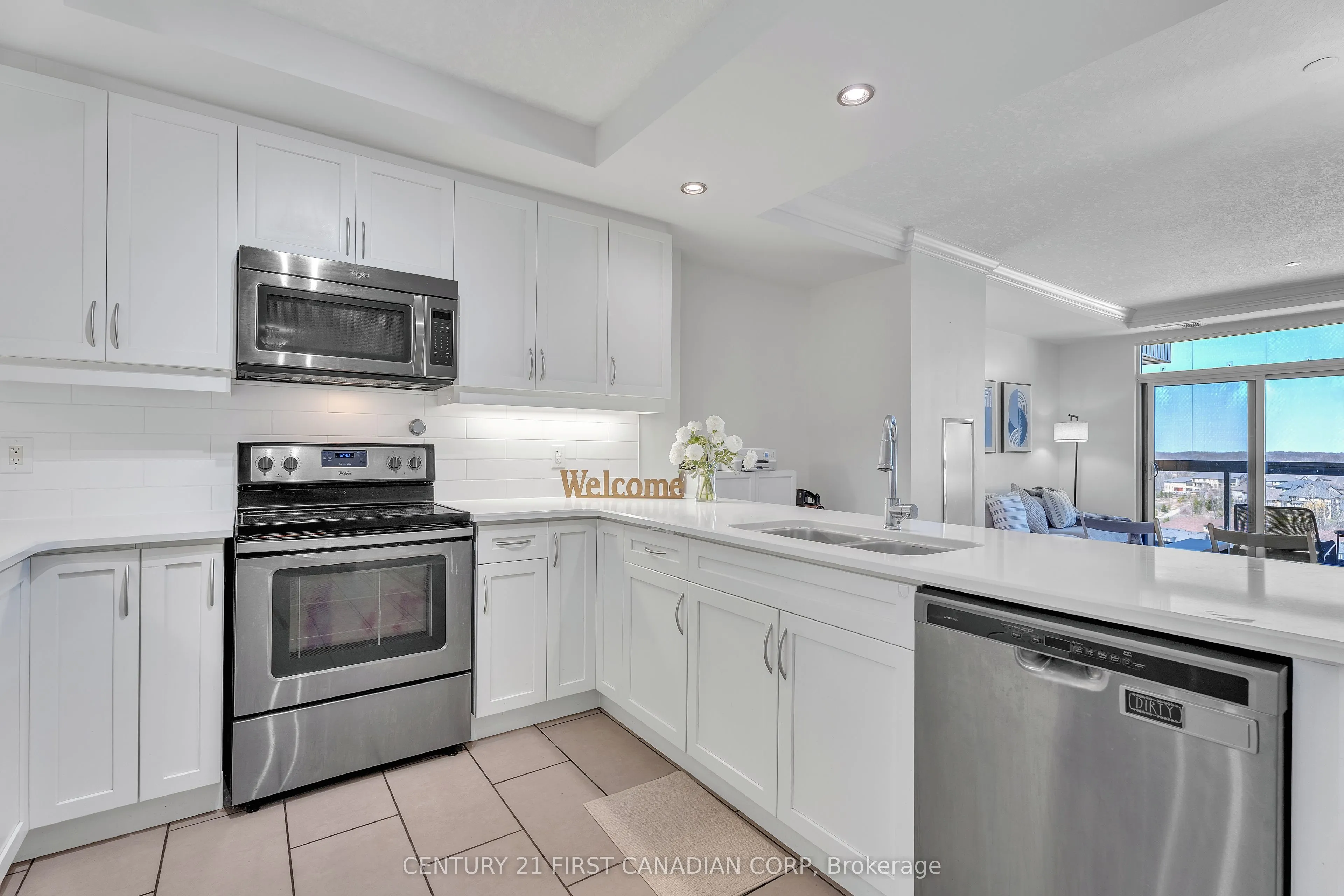 240 Villagewalk Boulevard #812