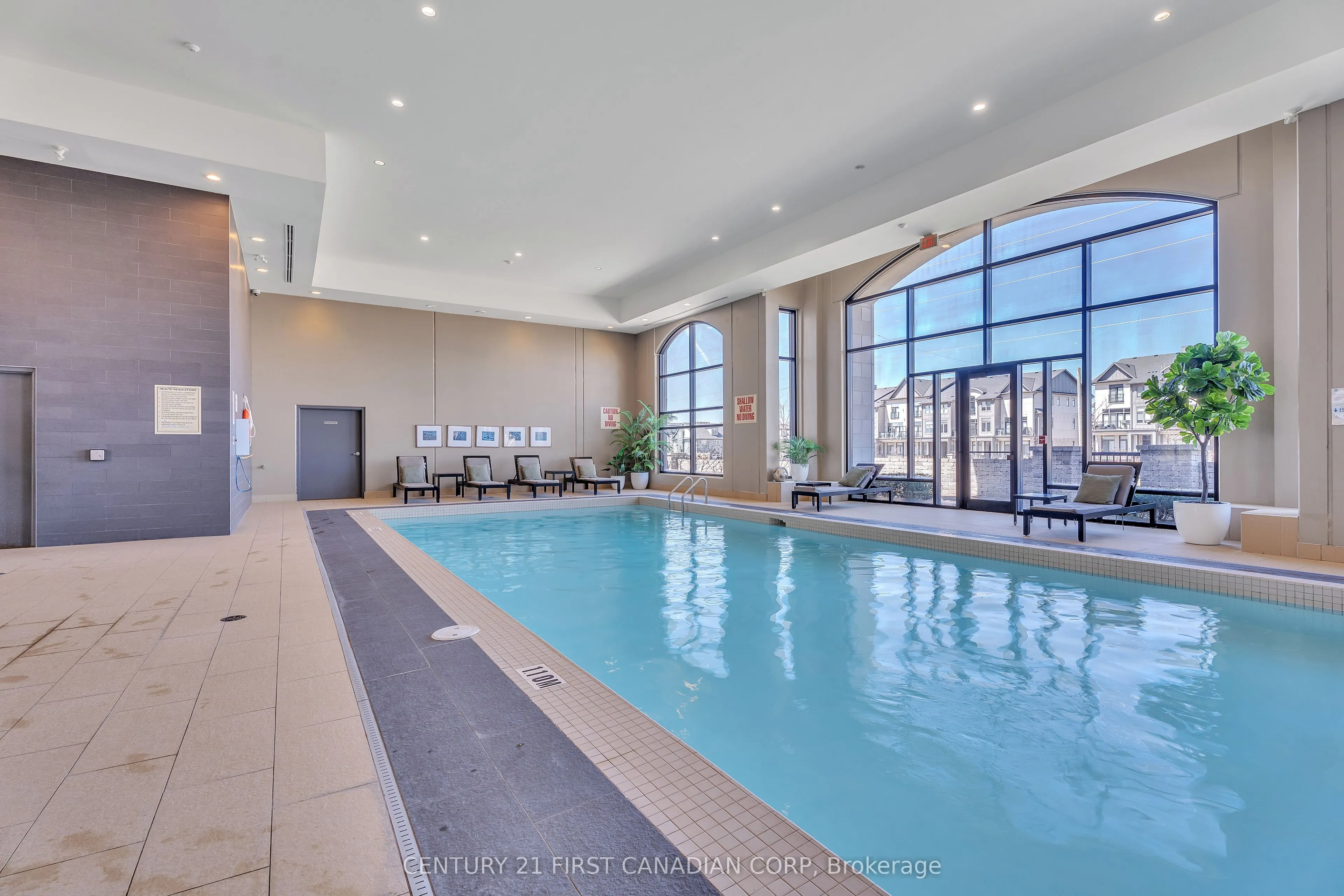 240 Villagewalk Boulevard #812