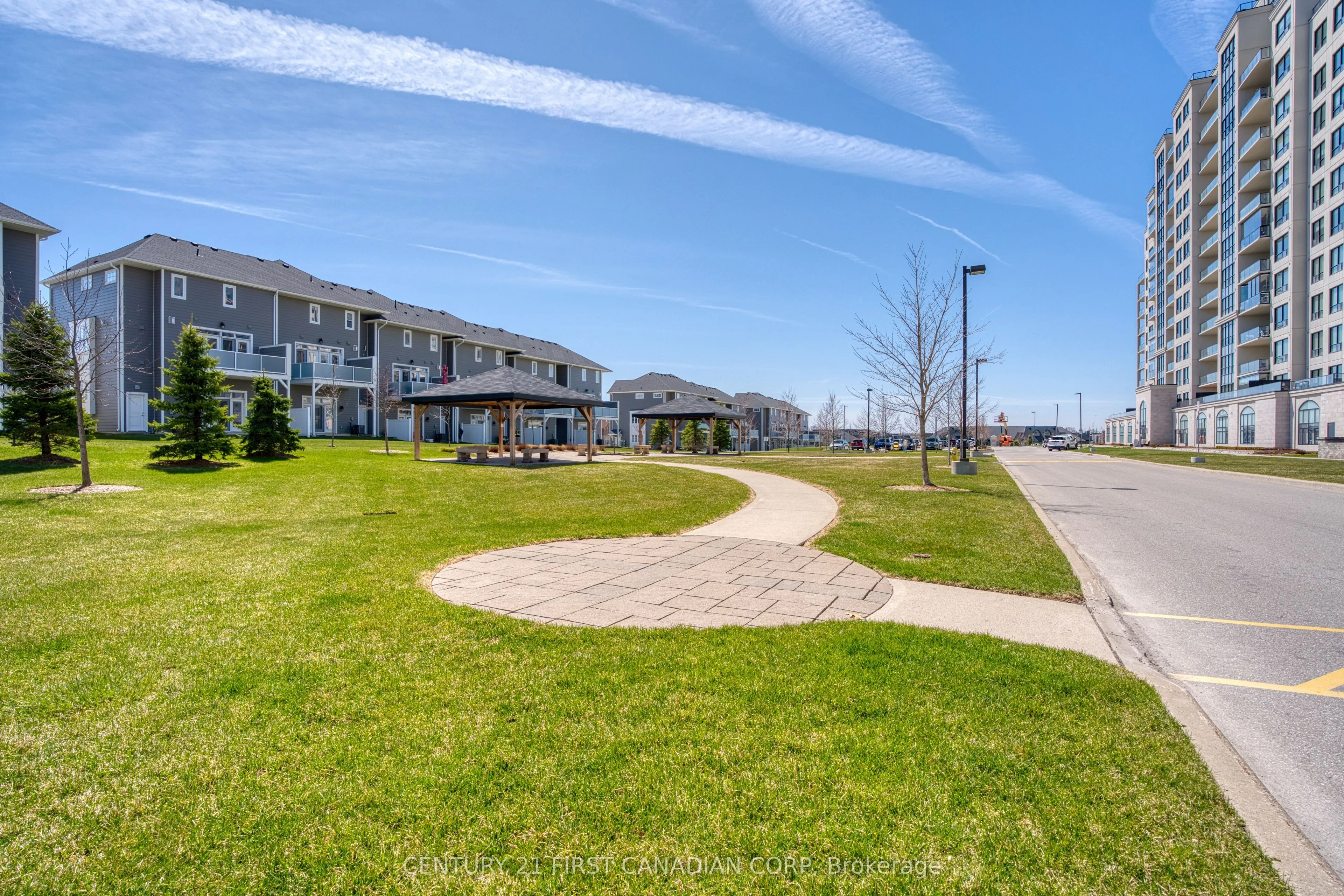 240 Villagewalk Boulevard #812