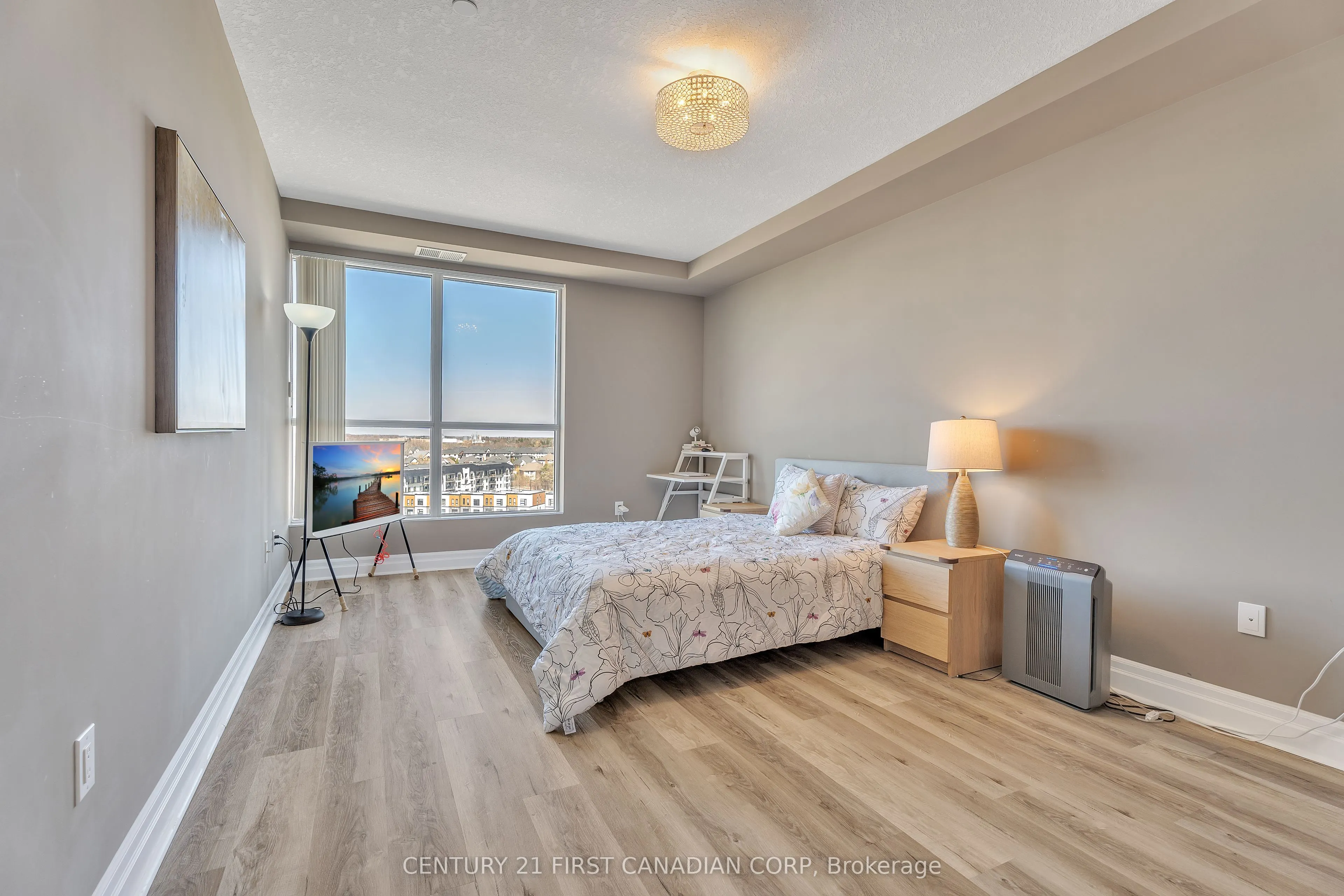 240 Villagewalk Boulevard #812