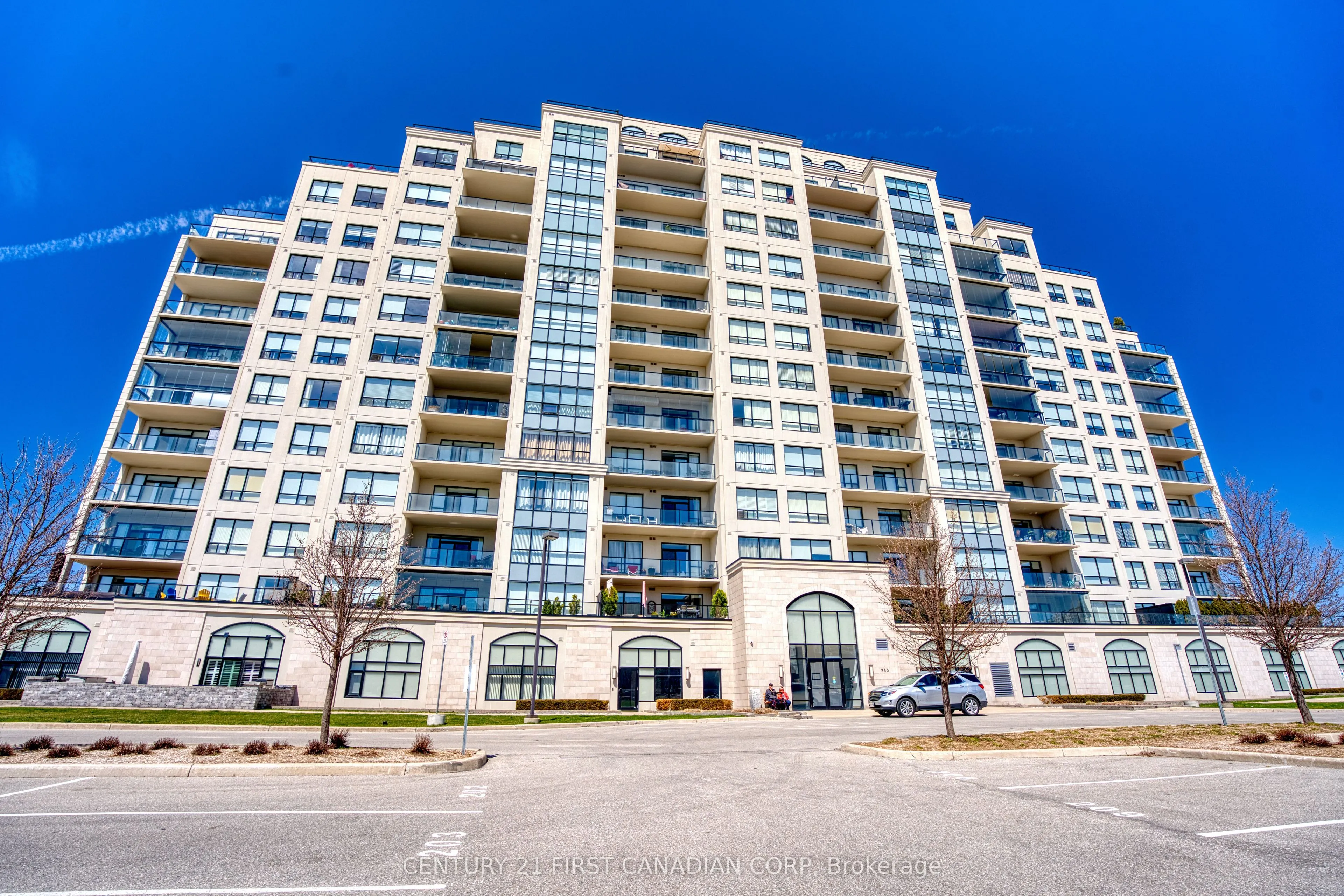 240 Villagewalk Boulevard, #812