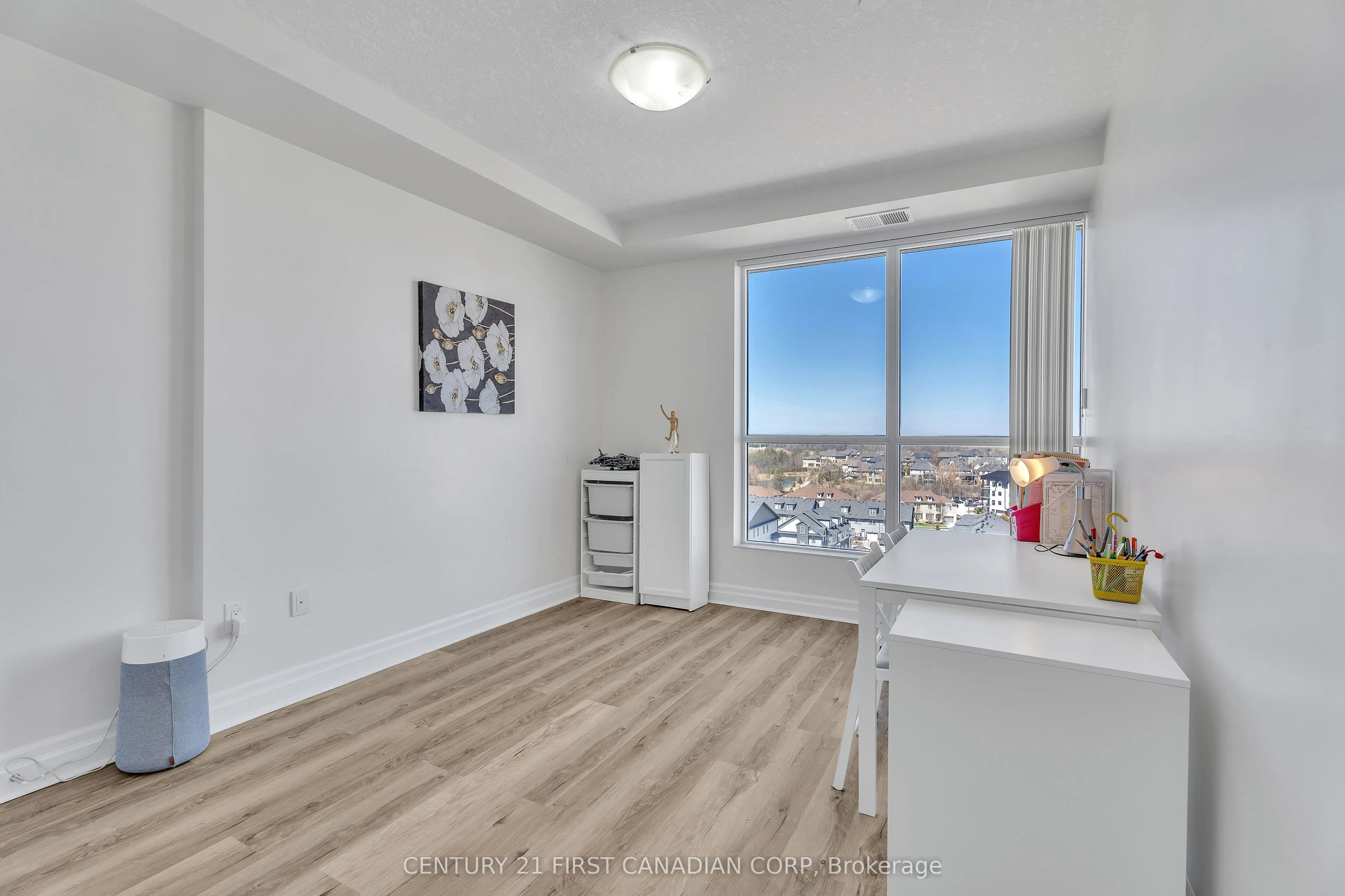 240 Villagewalk Boulevard #812