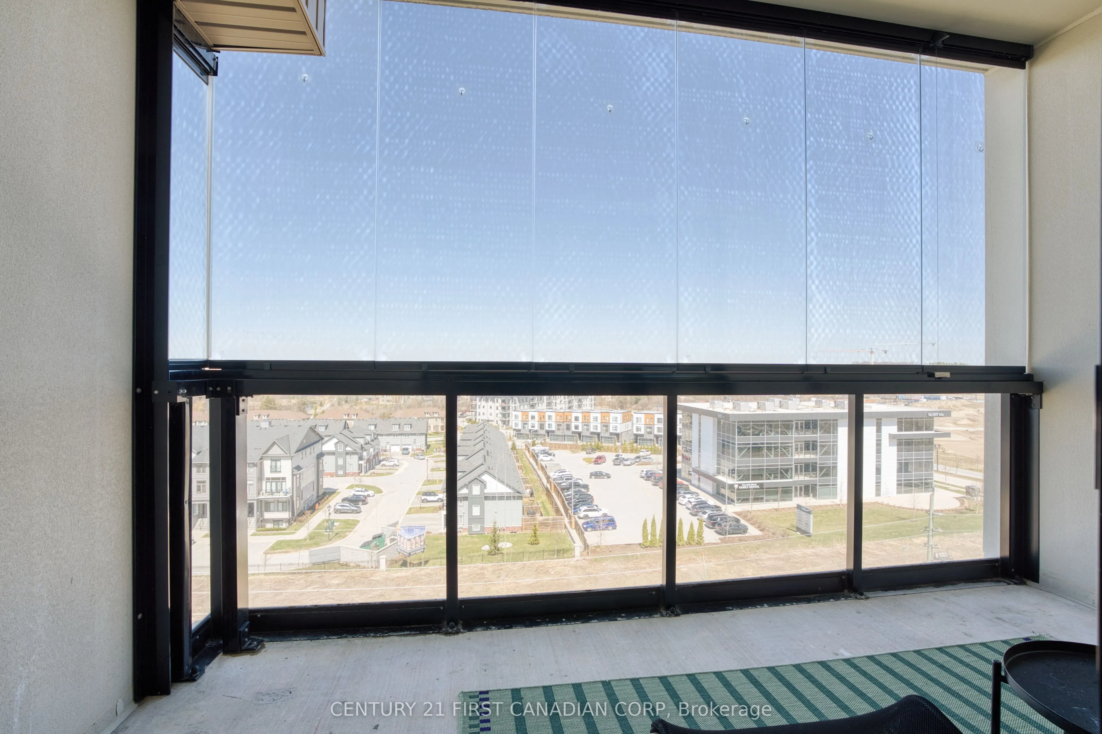 240 Villagewalk Boulevard #812