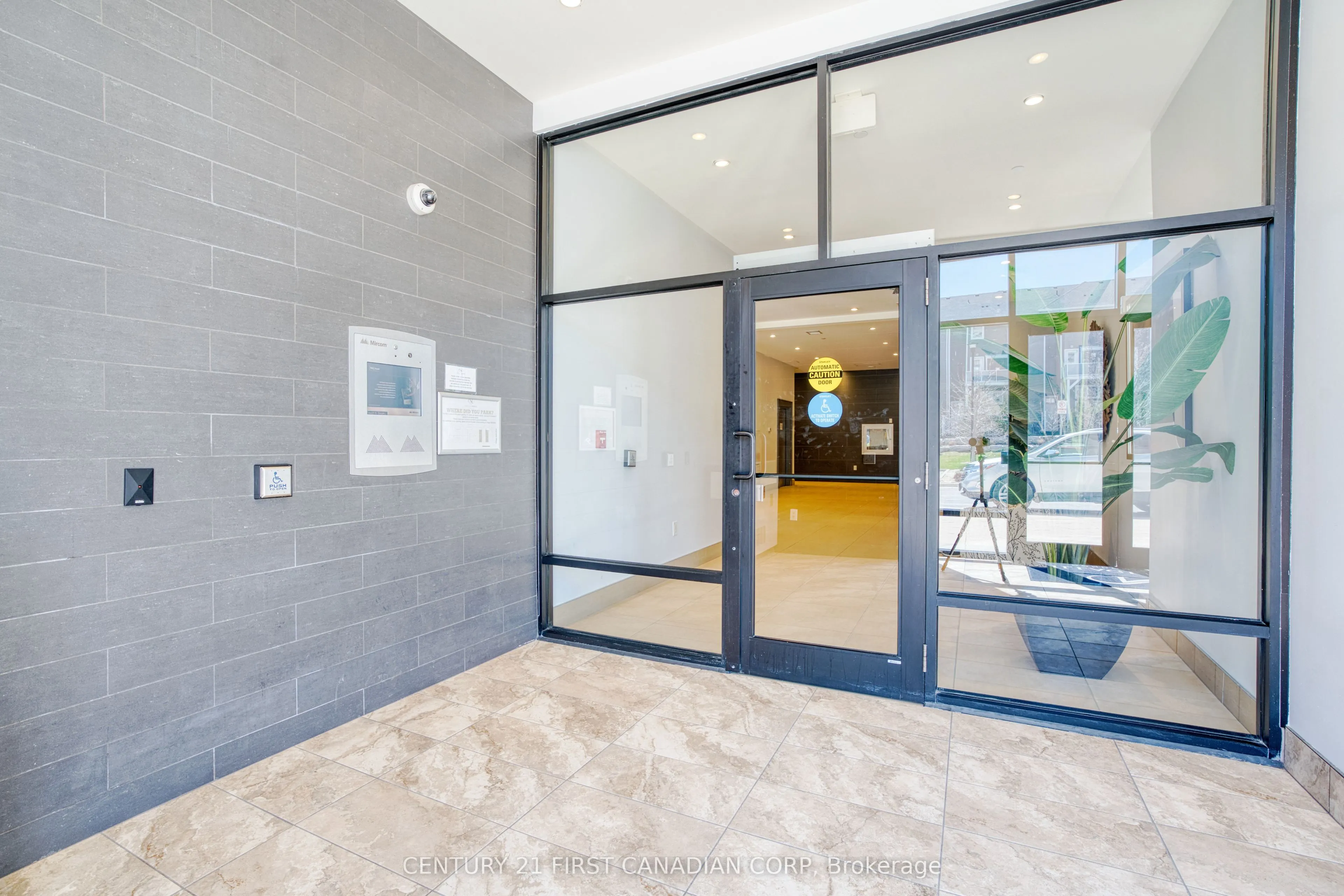 240 Villagewalk Boulevard #812