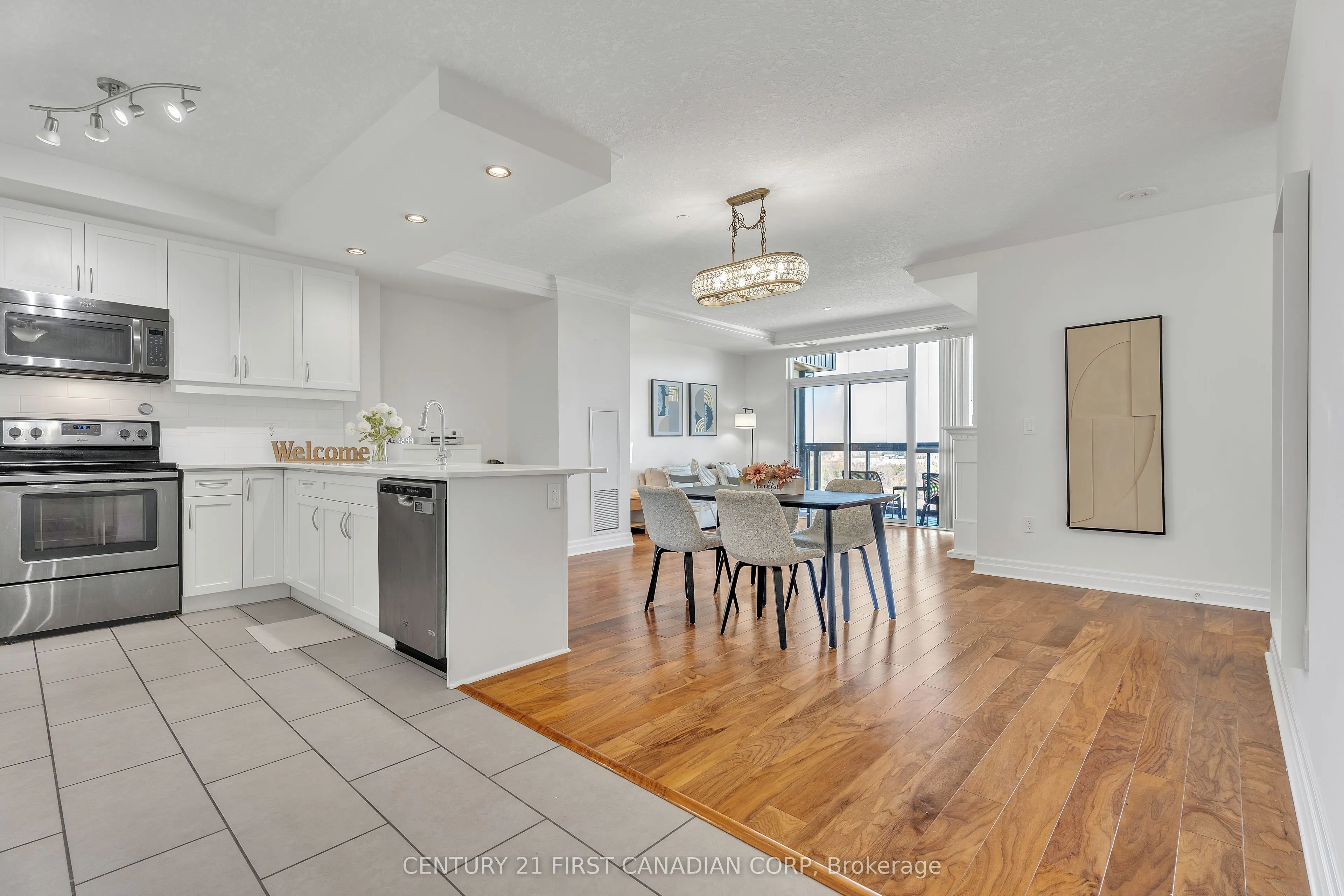 240 Villagewalk Boulevard #812