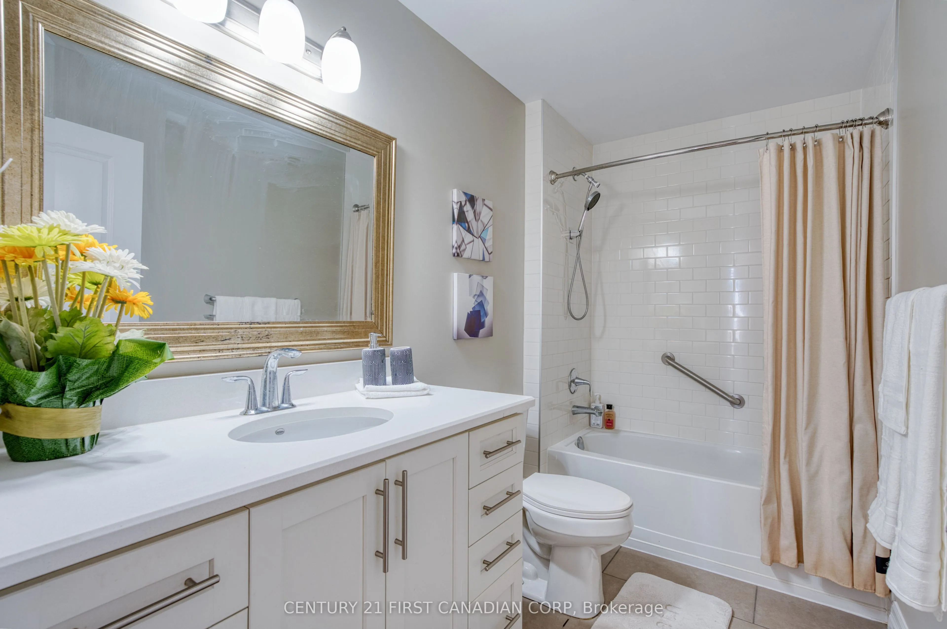 240 Villagewalk Boulevard #812